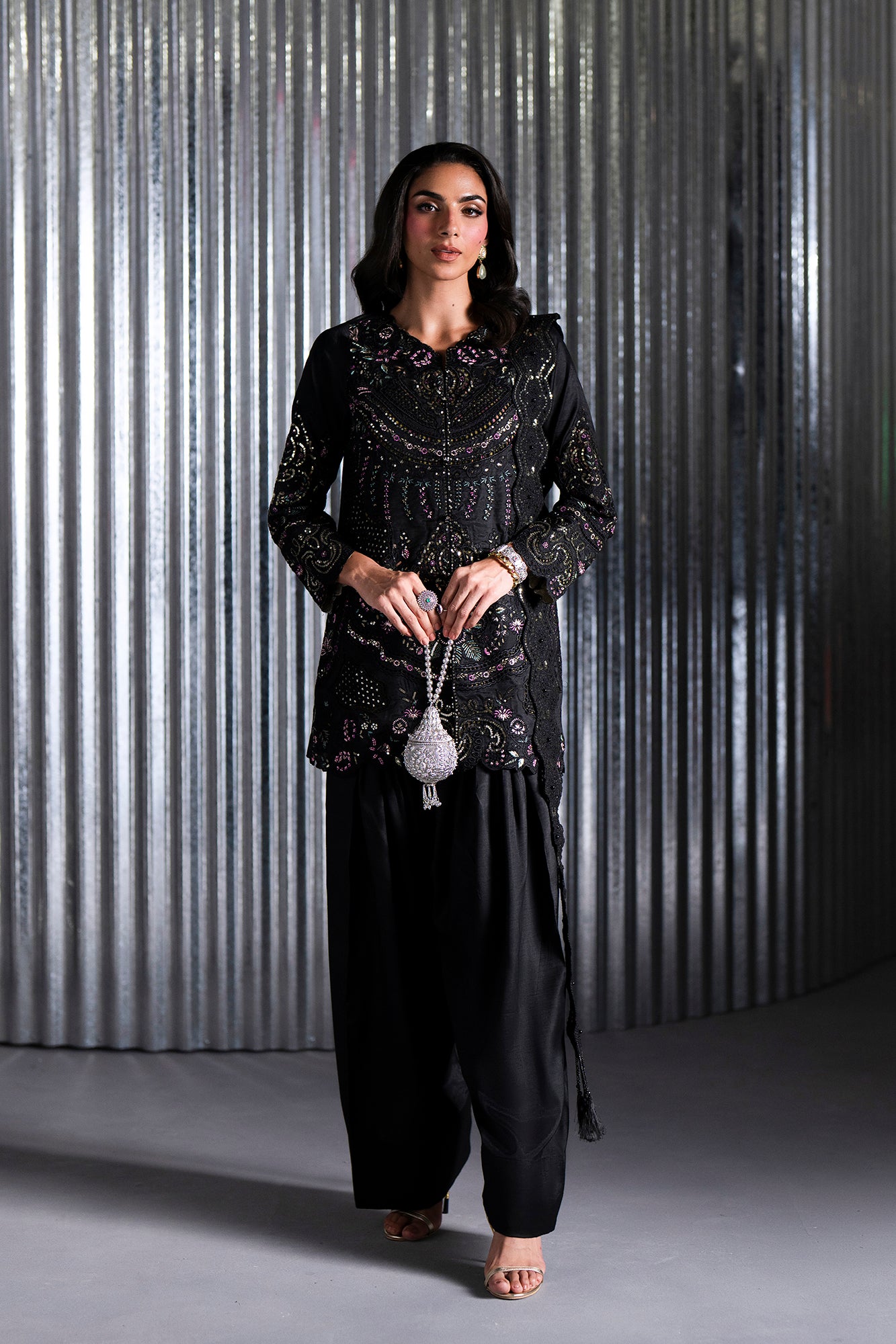 EMBROIDERED SUIT (E1142/104/902)