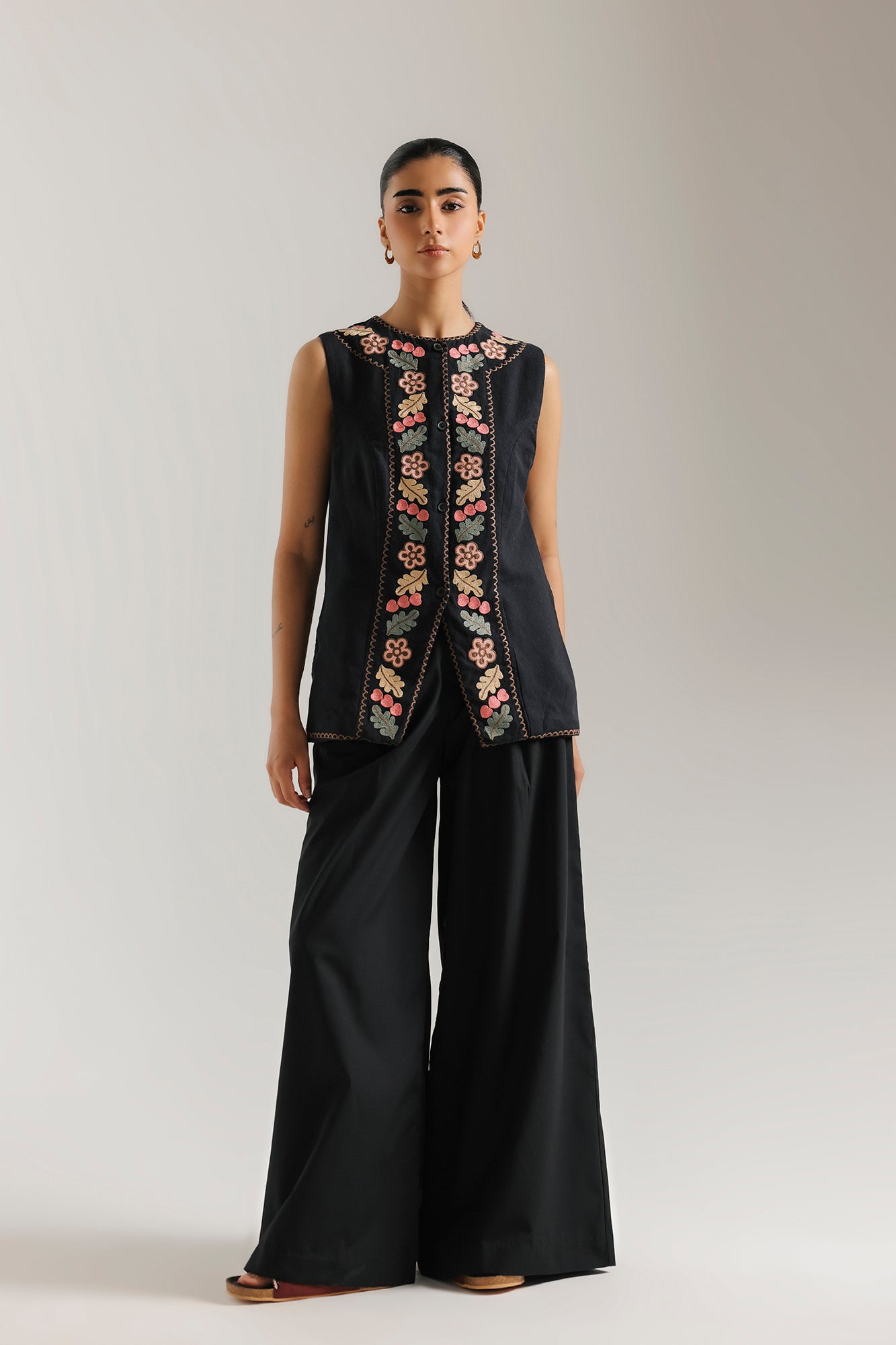 EMBROIDERED WAISTCOAT (E1163/101/902)