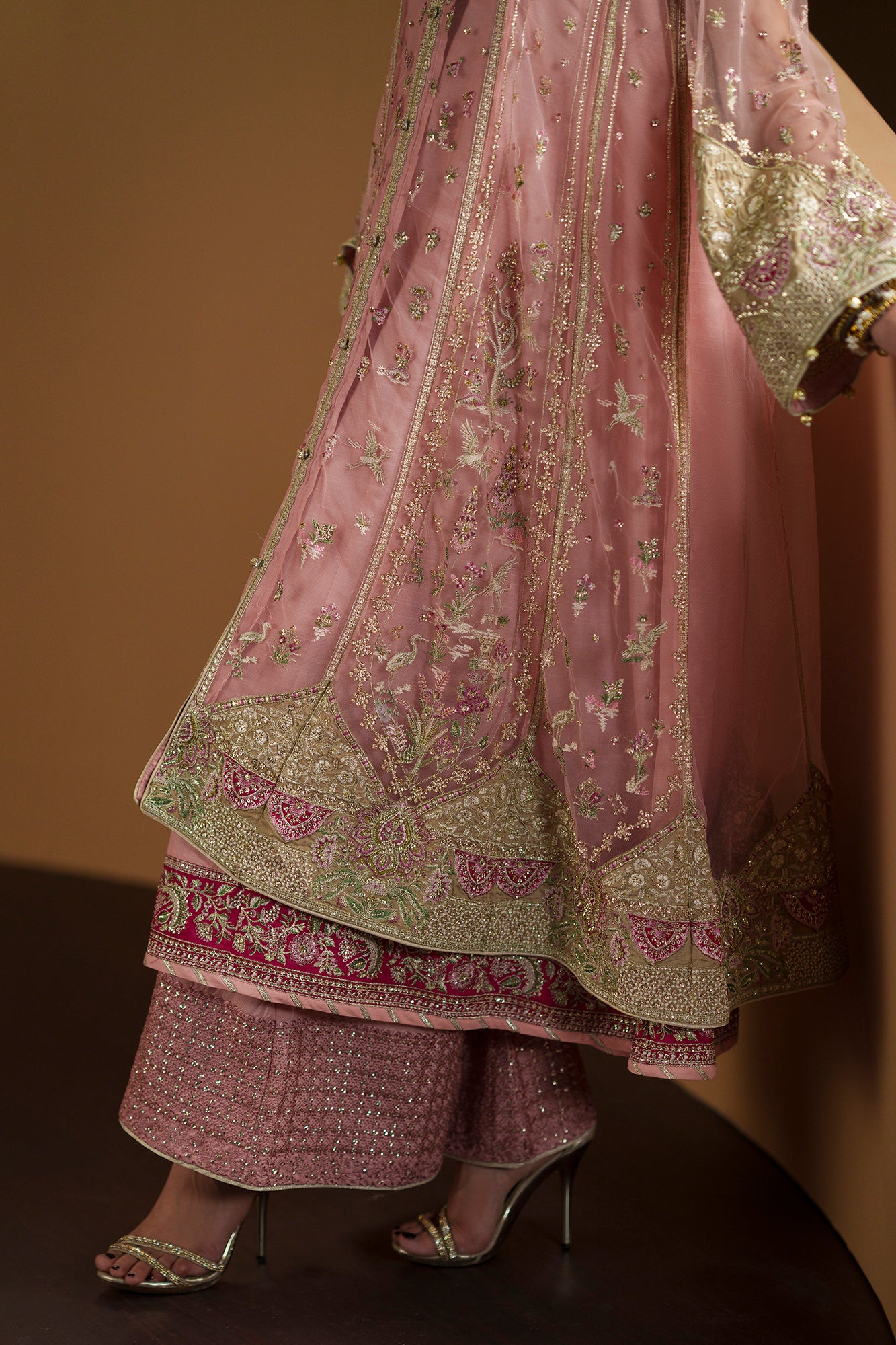 EMBROIDERED SUIT (E1203/104/425)