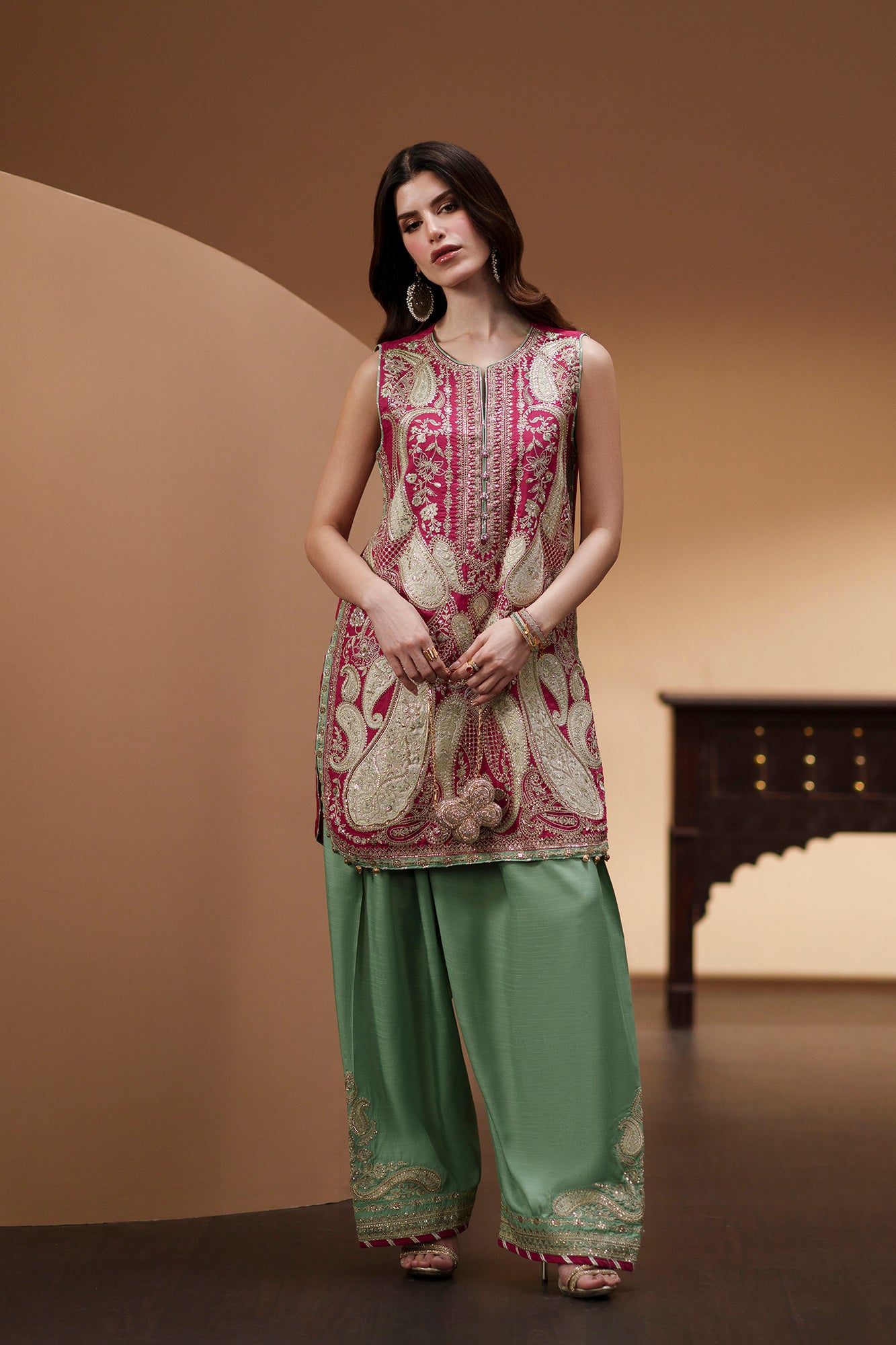 EMBROIDERED SUIT (E1211/104/405)