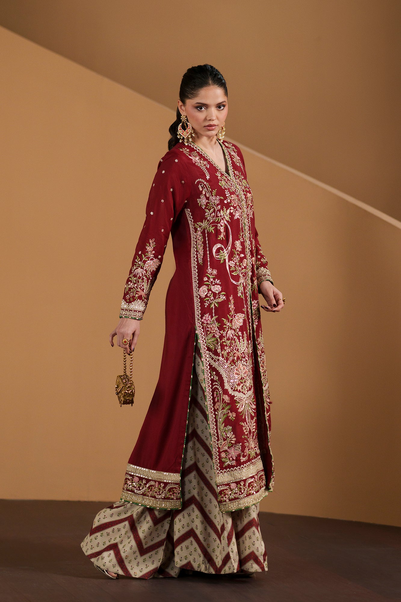 EMBROIDERED SUIT (E1212/104/306)