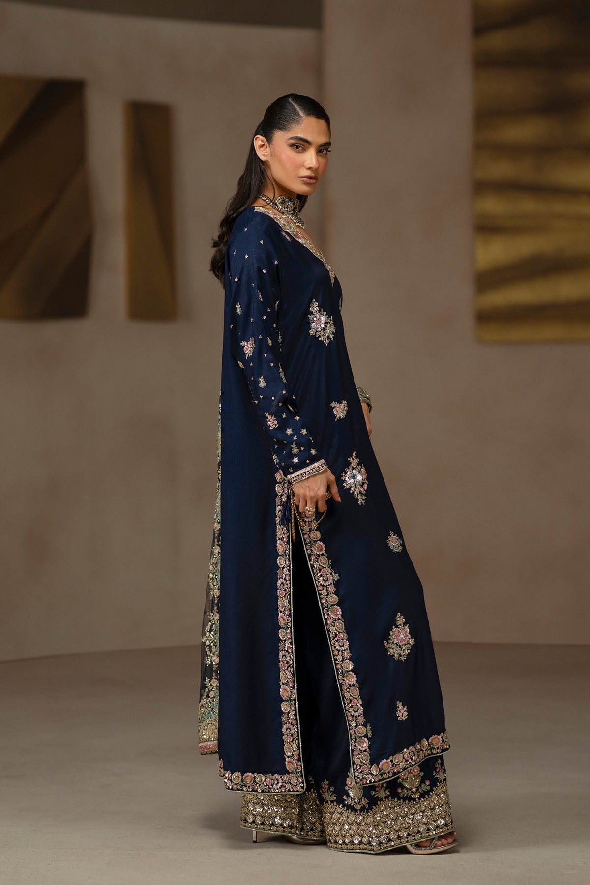 EMBROIDERED SUIT (E1221/104/619)