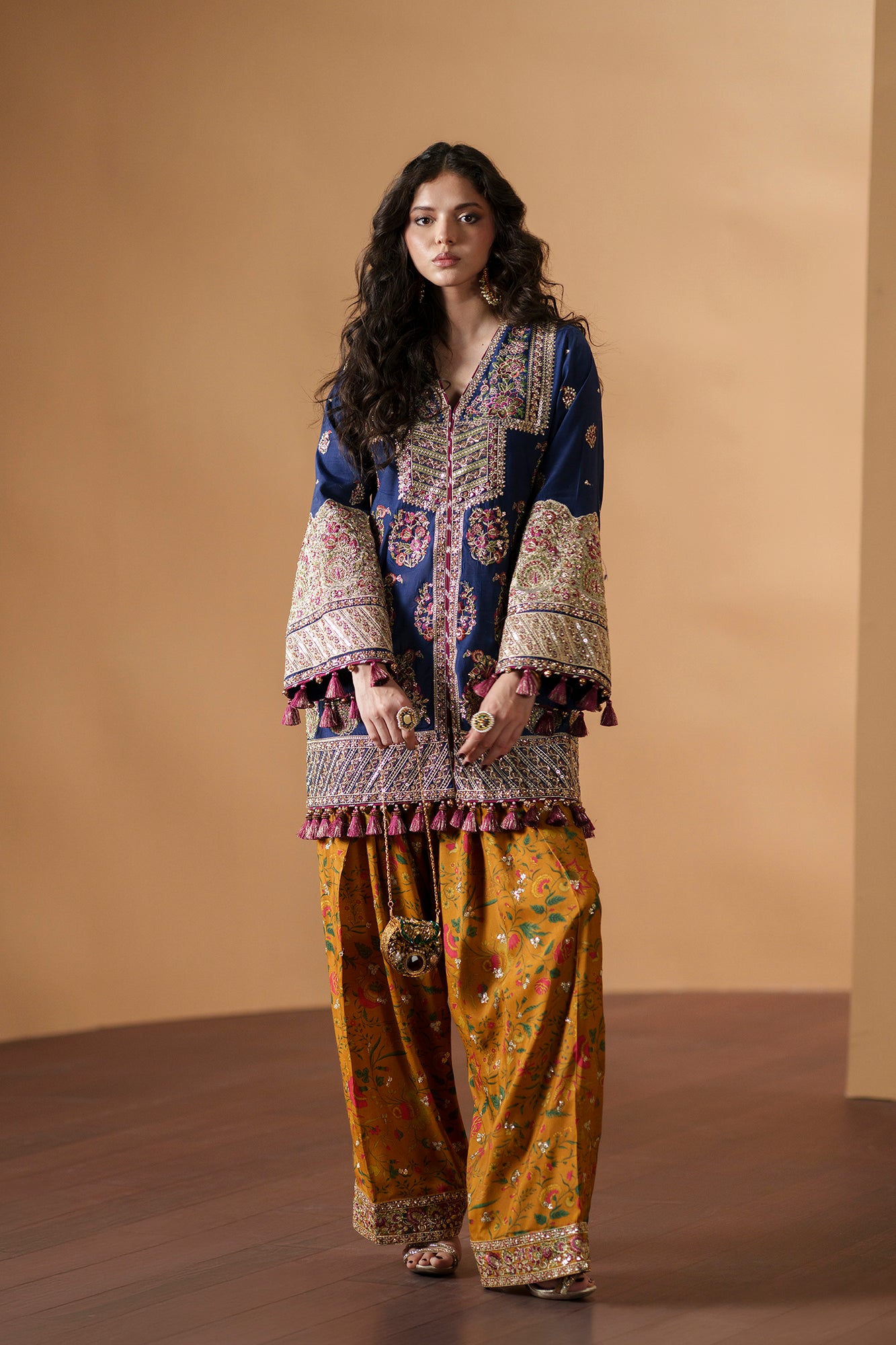 EMBROIDERED SUIT (E1224/104/620)