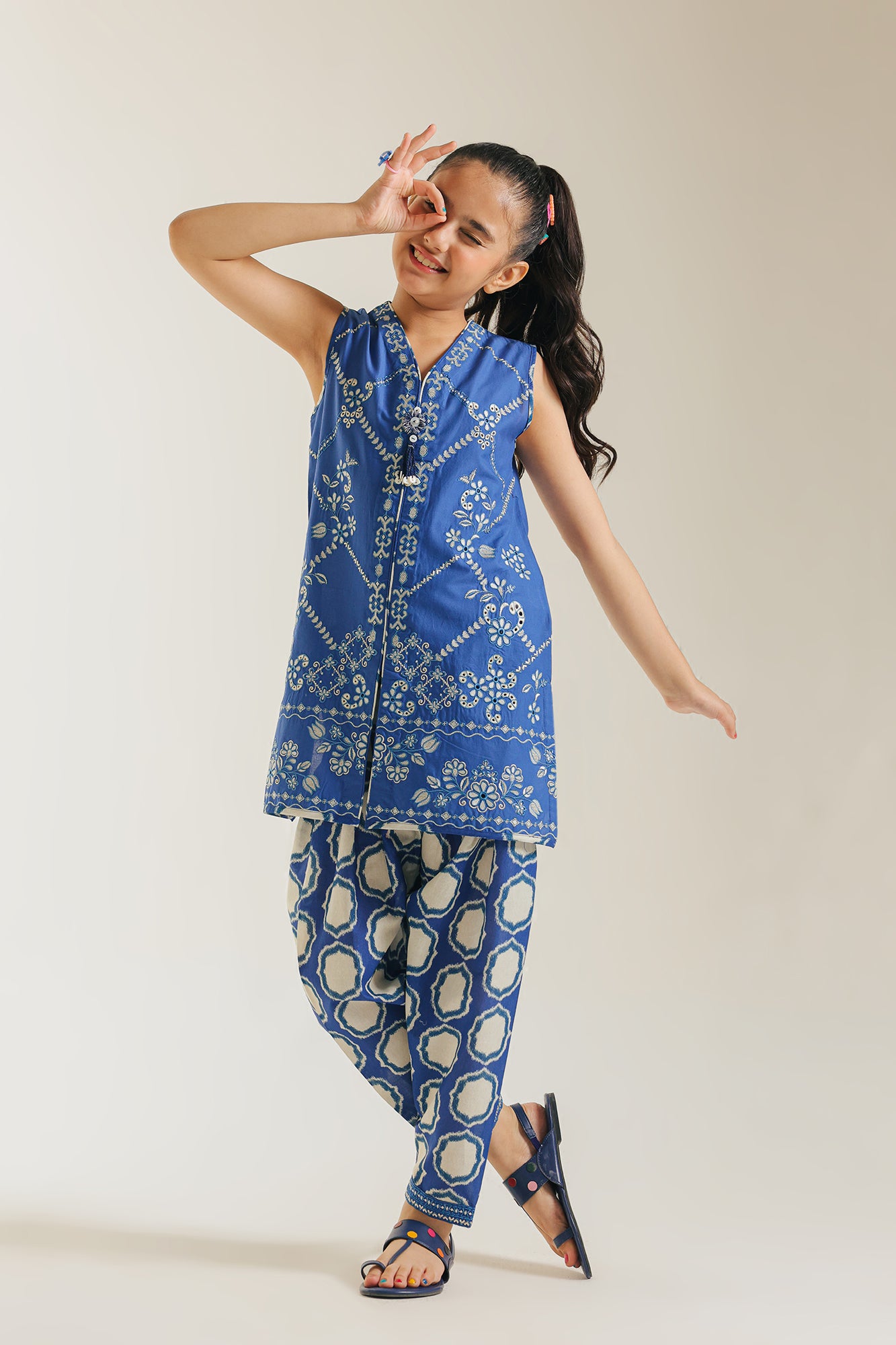 EMBROIDERED SUIT (E1230/402/603 E1230/302/603)