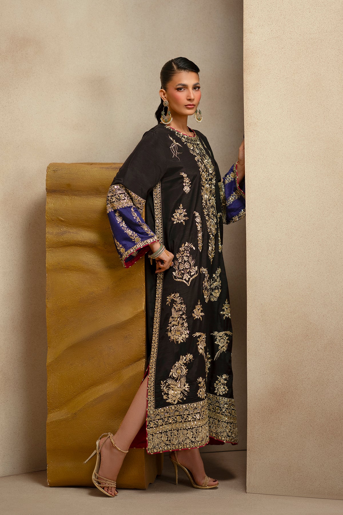 EMBROIDERED KAFTAN (E1251-104-901)