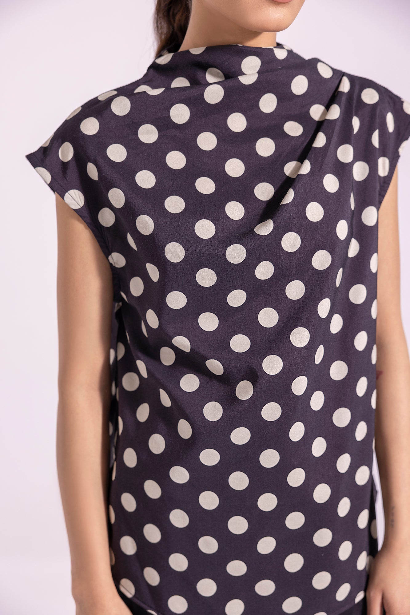 PRINTED POLKA DOTS TOP (E1259/108/901)