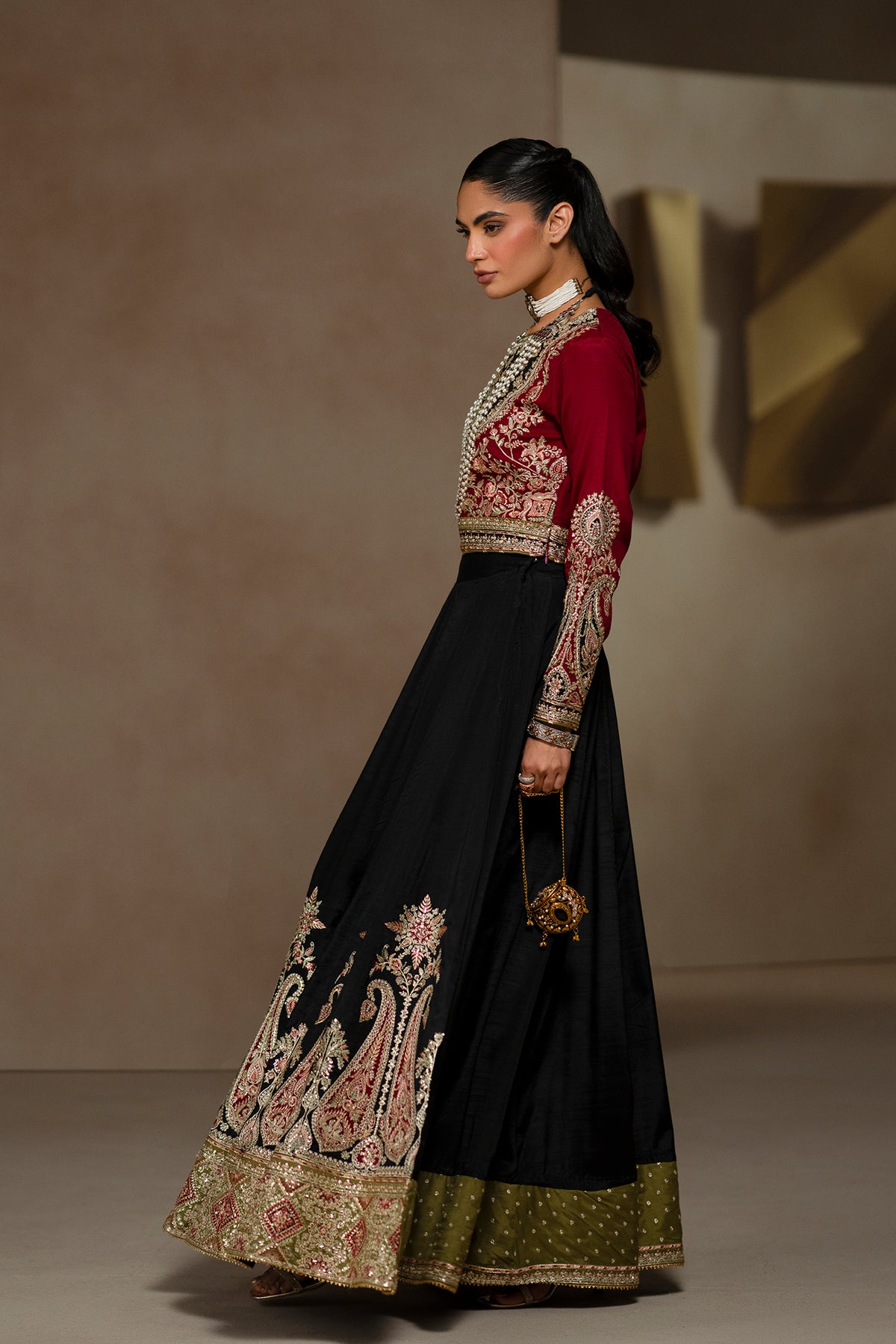 EMBROIDERED SUIT (E1261-104-901)