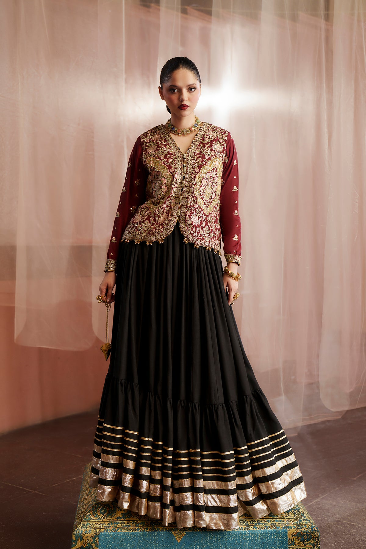 EMBROIDERED SUIT (E1270-104-306)