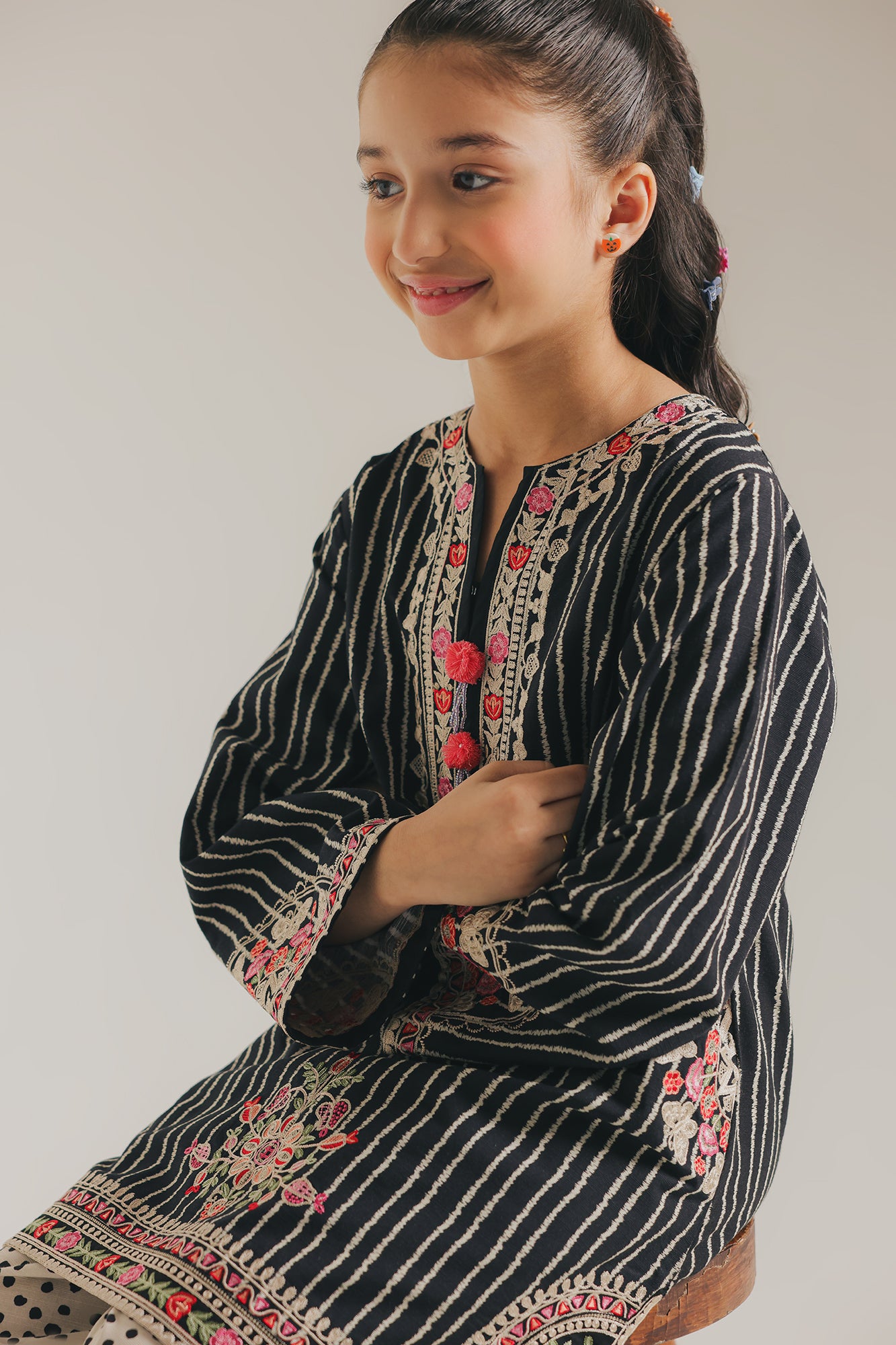 EMBROIDERED SUIT (E1351/402/902 E1351/302/902)