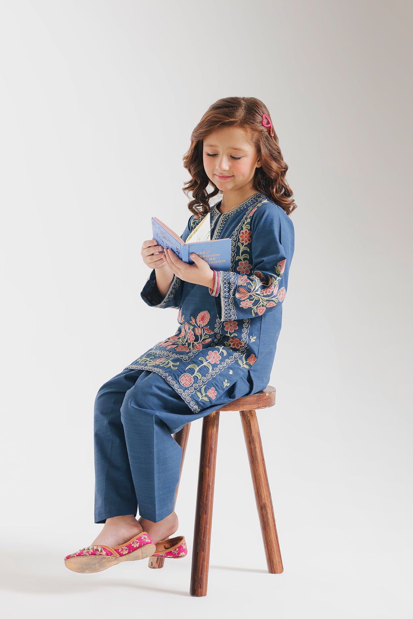 EMBROIDERED SUIT (E1353/402/603 E1353/302/603)