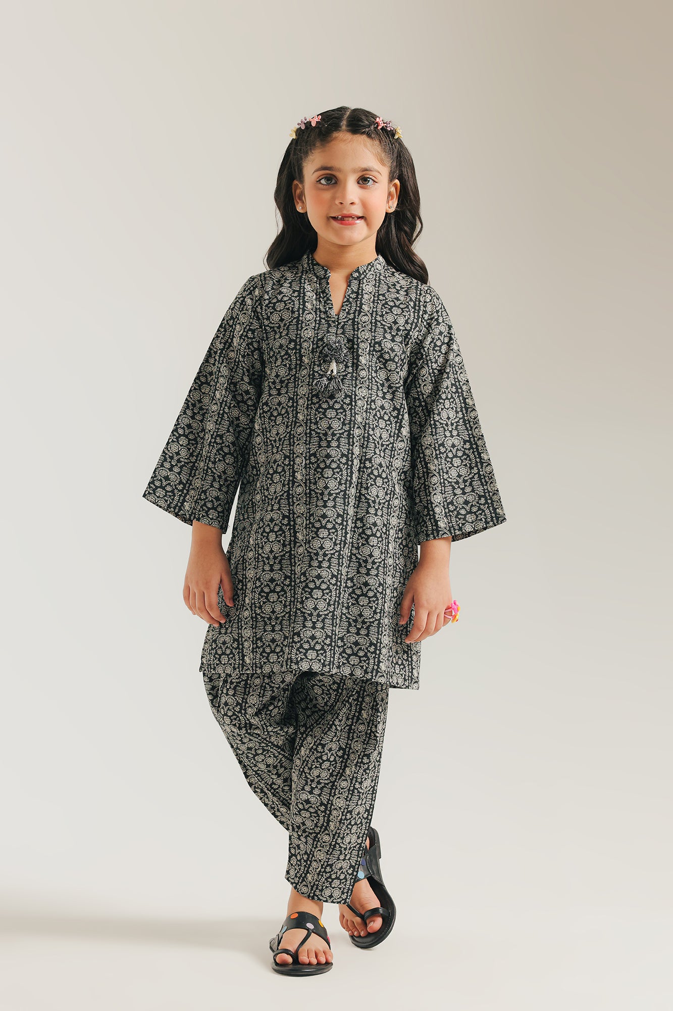 EMBROIDERED SUIT (E1354/402/901 E1354/302/901)