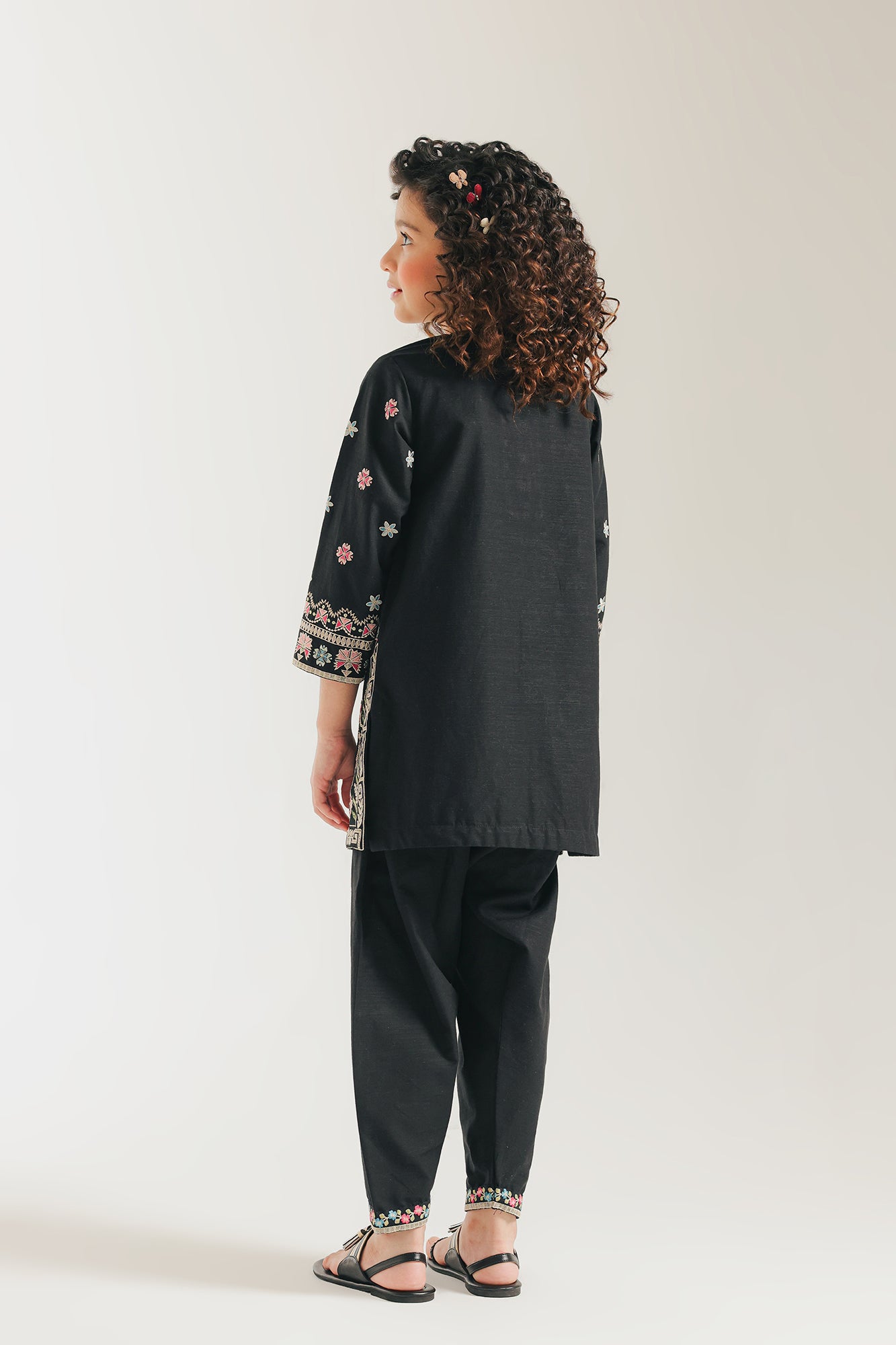 EMBROIDERED SUIT (E1362/402/901 E1362/302/901)