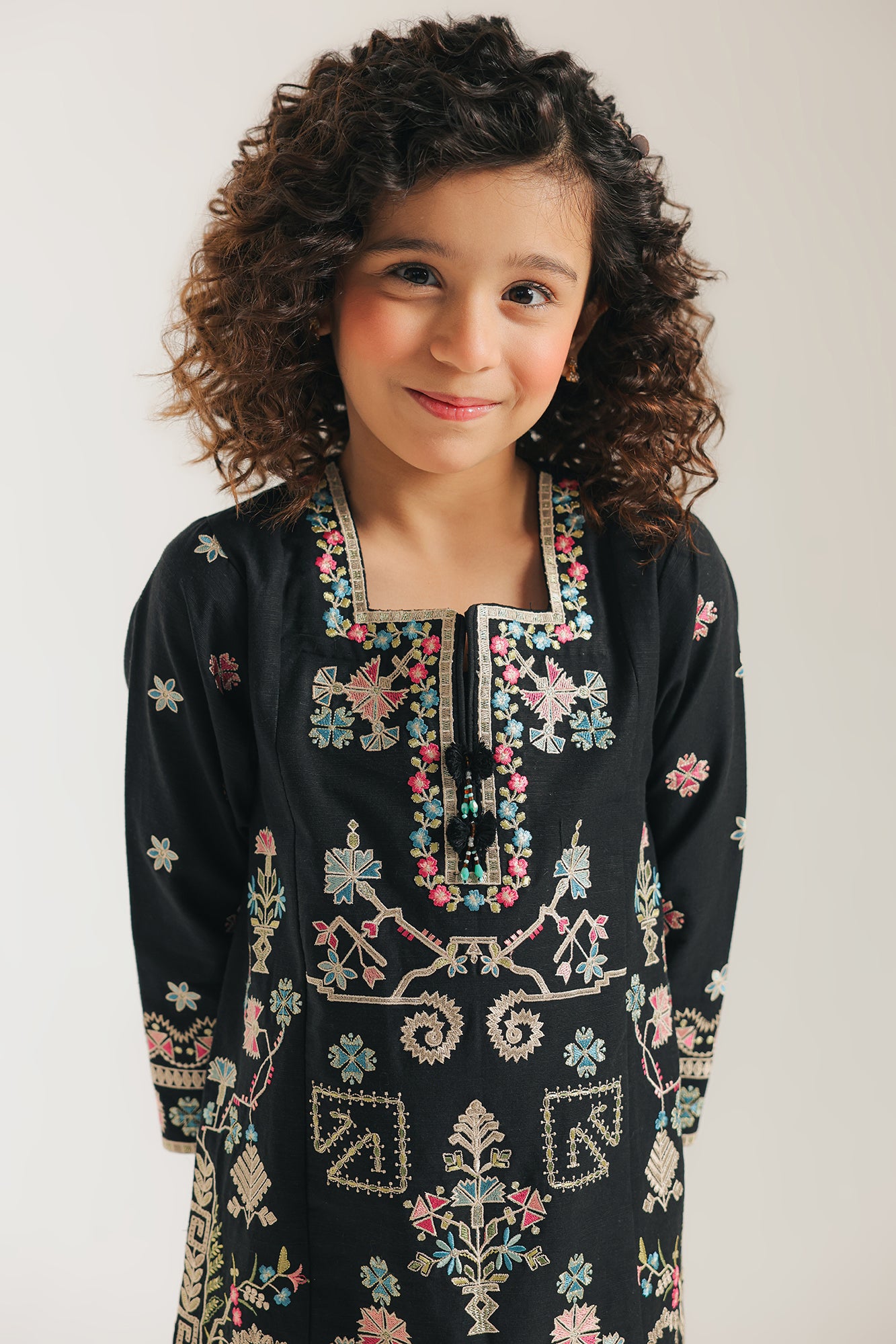 EMBROIDERED SUIT (E1362/402/901 E1362/302/901)