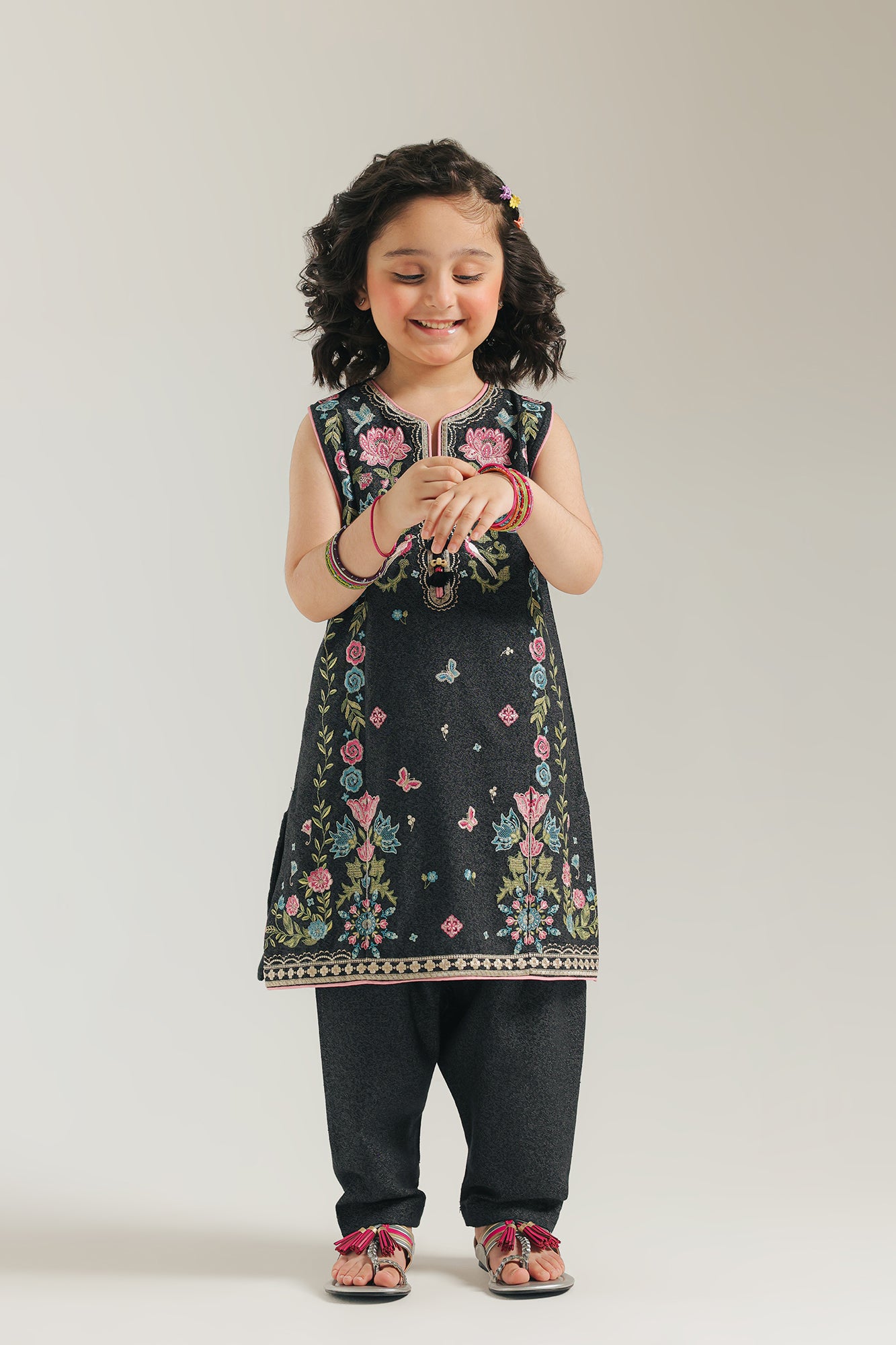 EMBROIDERED SUIT (E1365/402/901 E1365/302/901)