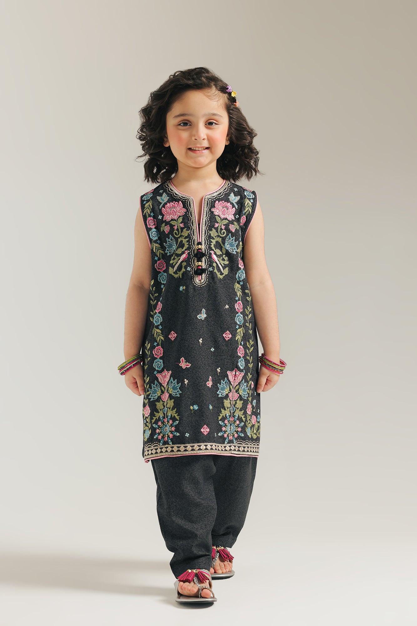EMBROIDERED SUIT (E1365/402/901 E1365/302/901)