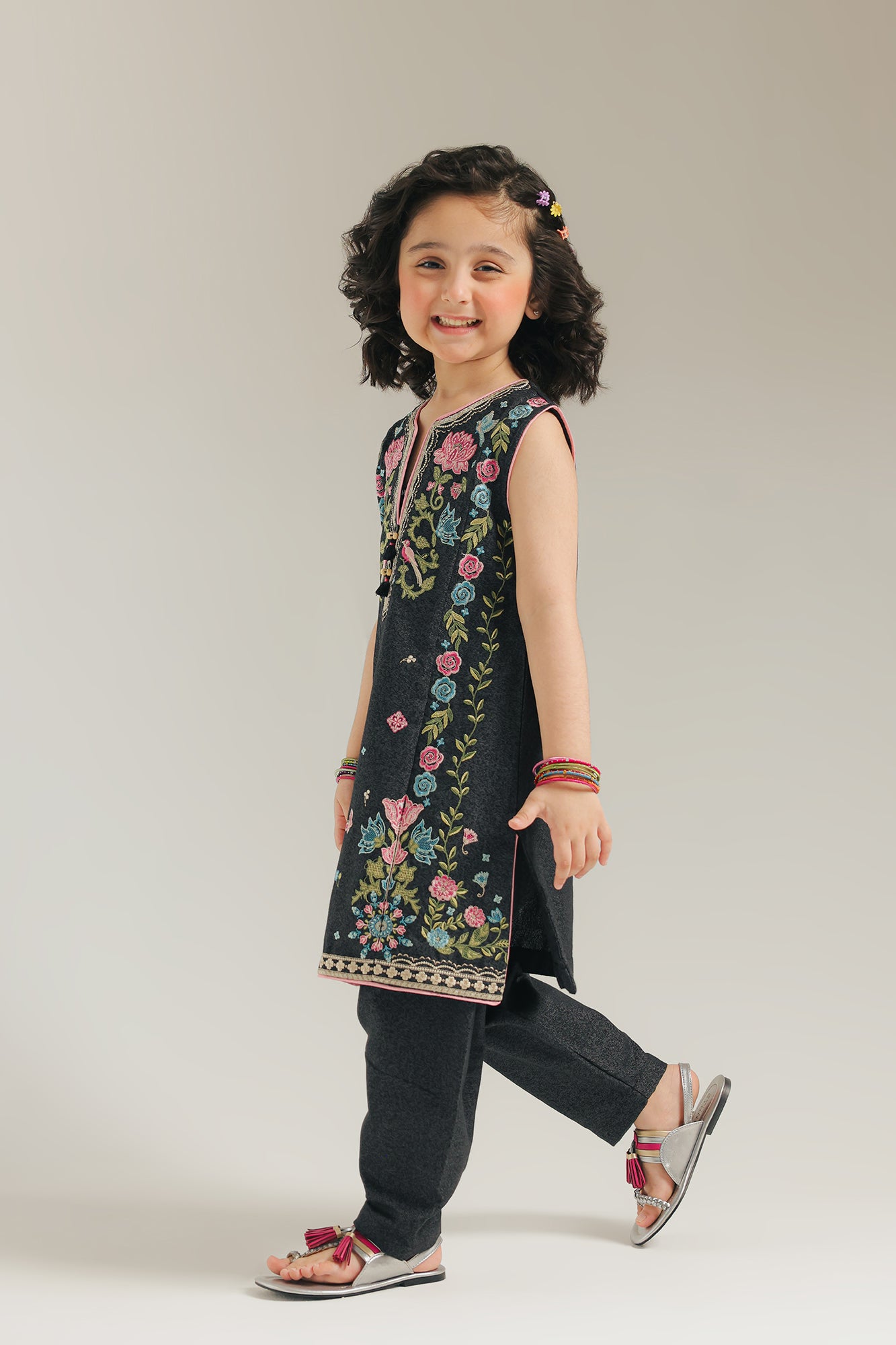 EMBROIDERED SUIT (E1365/402/901 E1365/302/901)