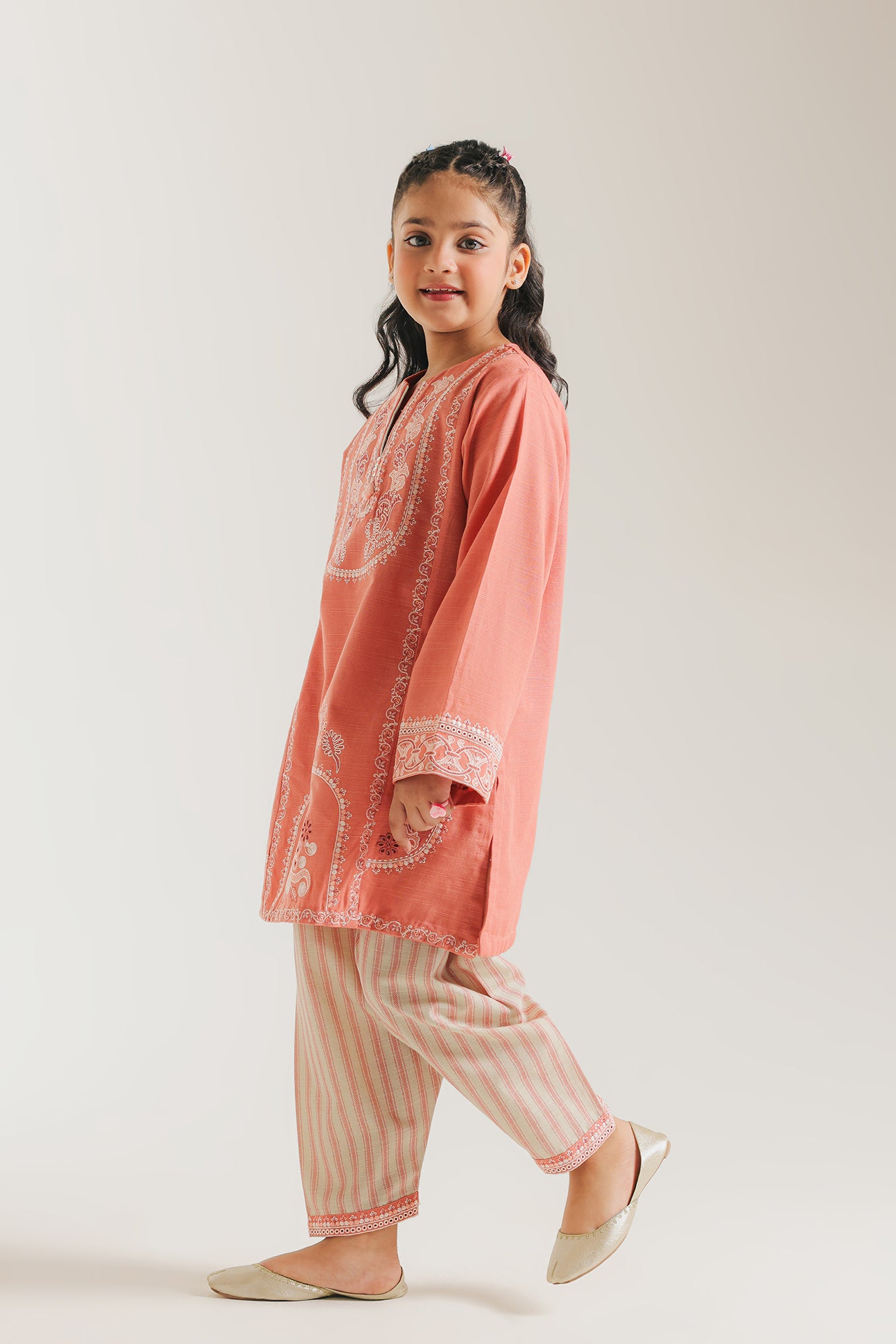 EMBROIDERED SUIT (E1368/402/326 E1368/302/326)