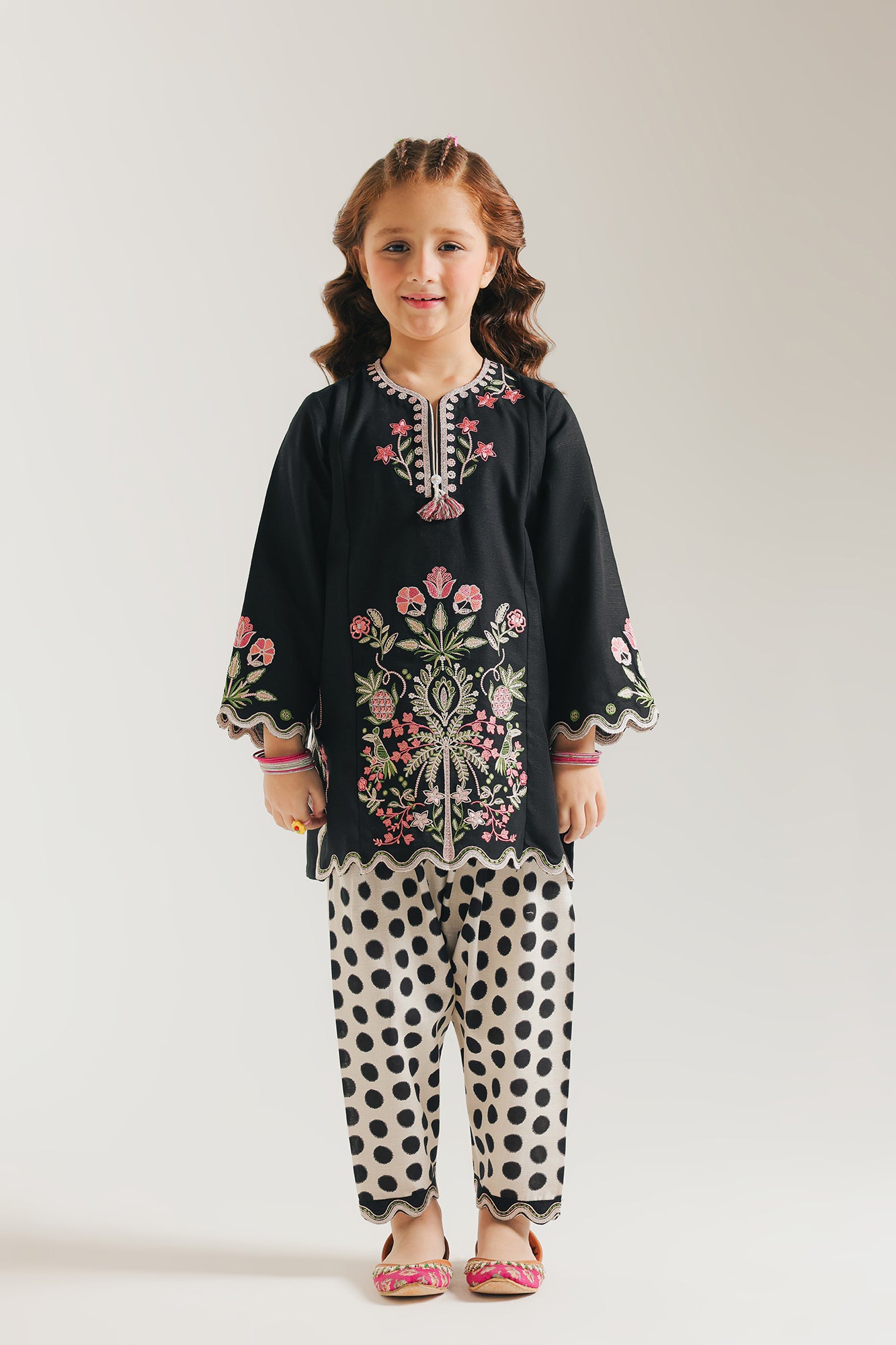 EMBROIDERED SUIT (E1369/402/902 E1369/302/902)