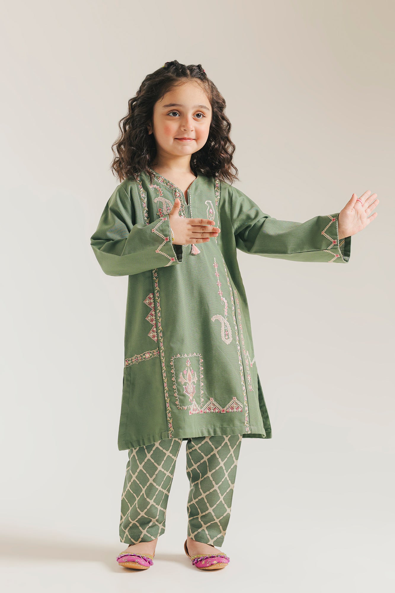 EMBROIDERED SUIT (E1370/402/718 E1370/302/718)