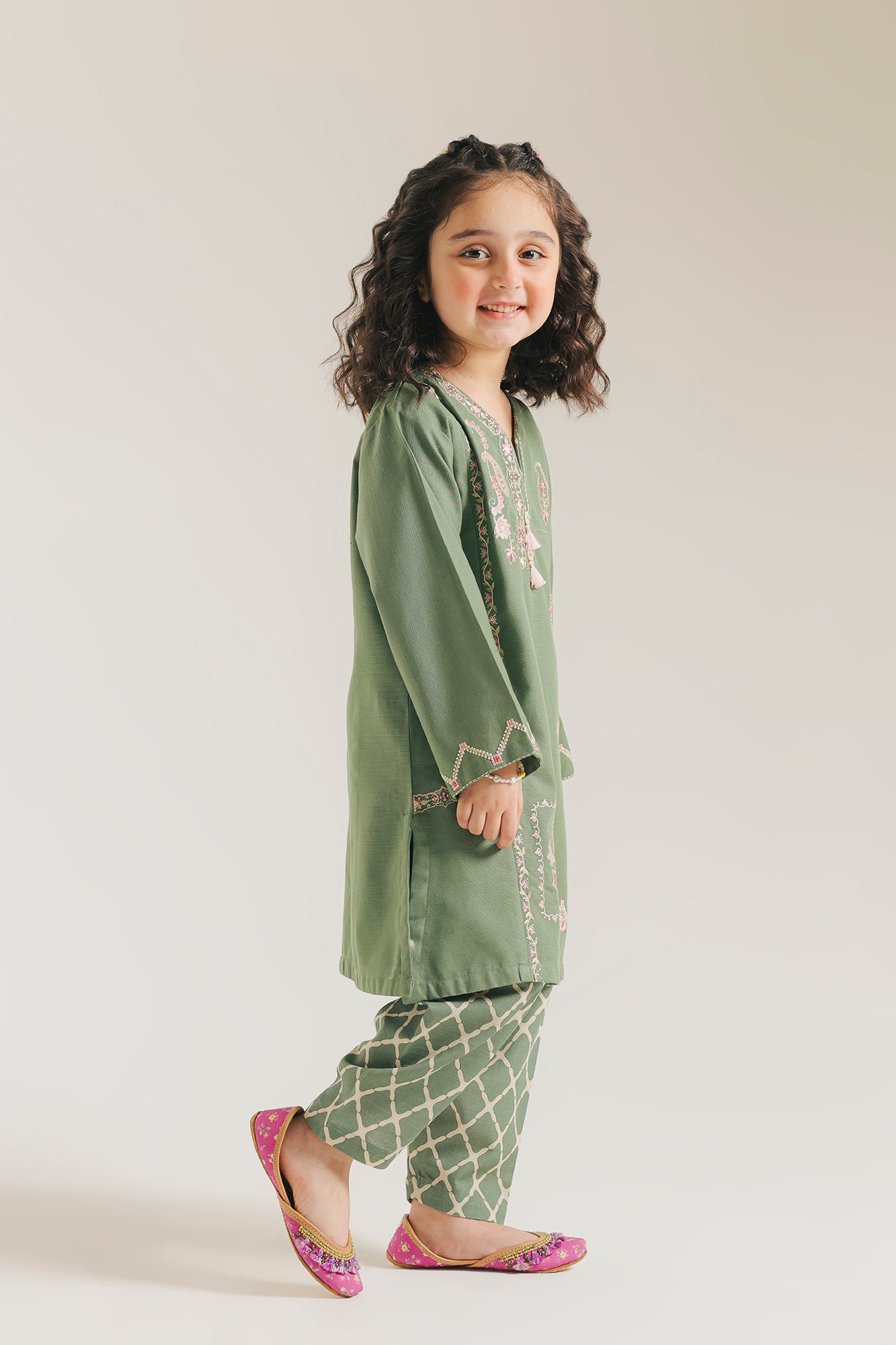 EMBROIDERED SUIT (E1370/402/718 E1370/302/718)