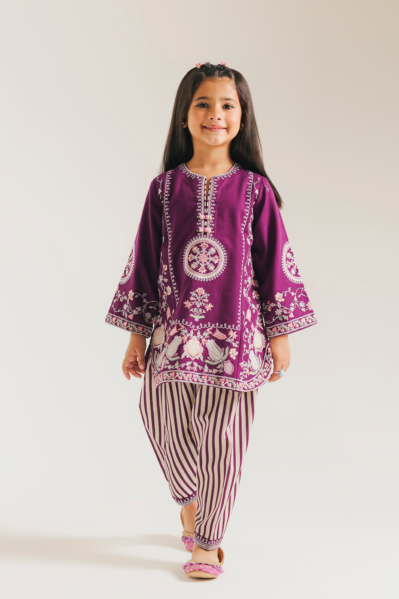 EMBROIDERED SUIT (E1375/402/518 E1375/302/518)