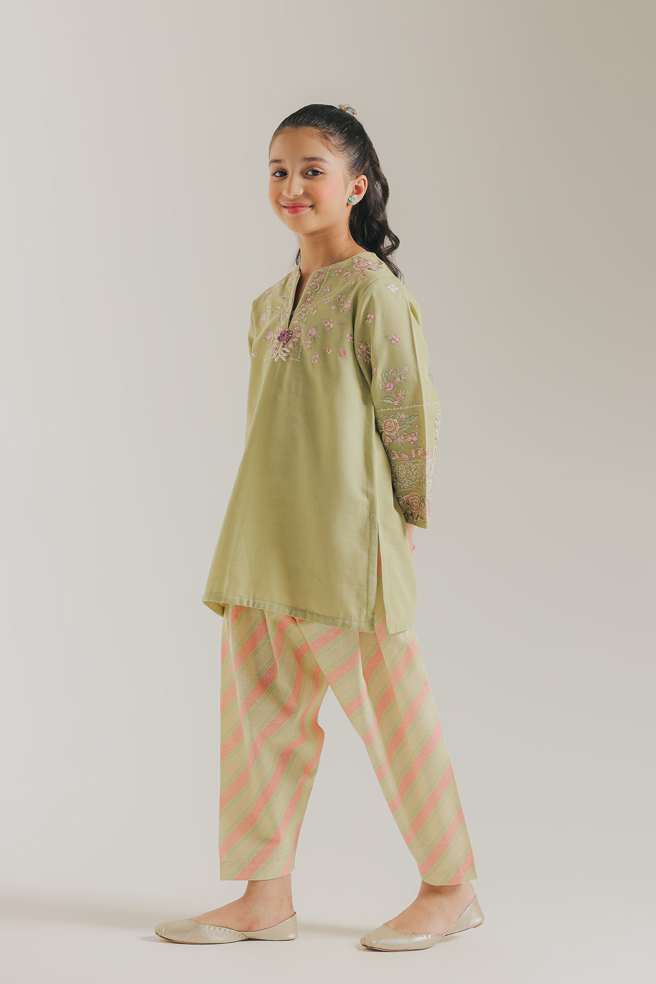 EMBROIDERED SUIT (E1376/402/127 E1376/302/127)