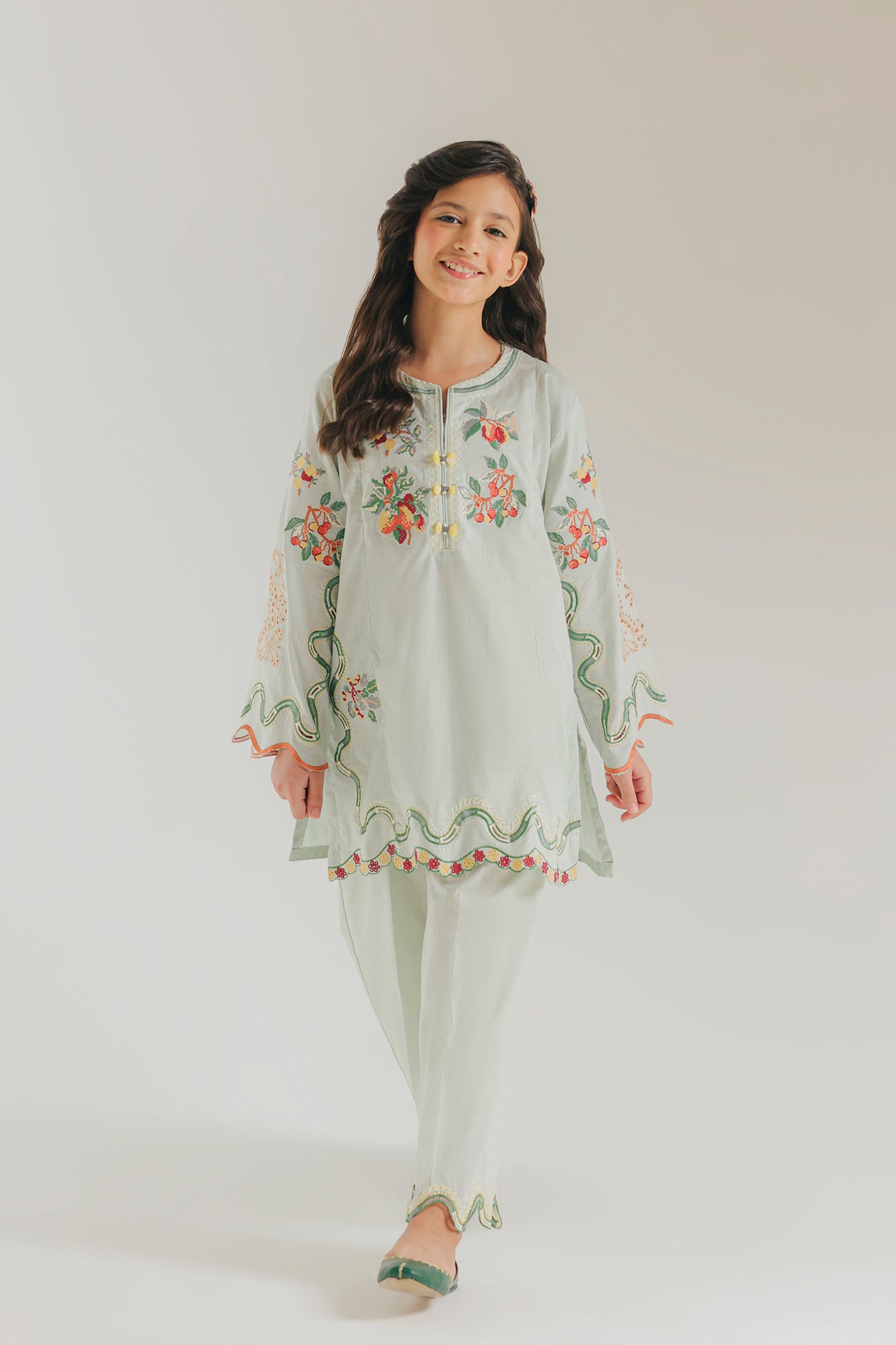 EMBROIDERED SUIT (E1513/402/720 E1513/302/720)