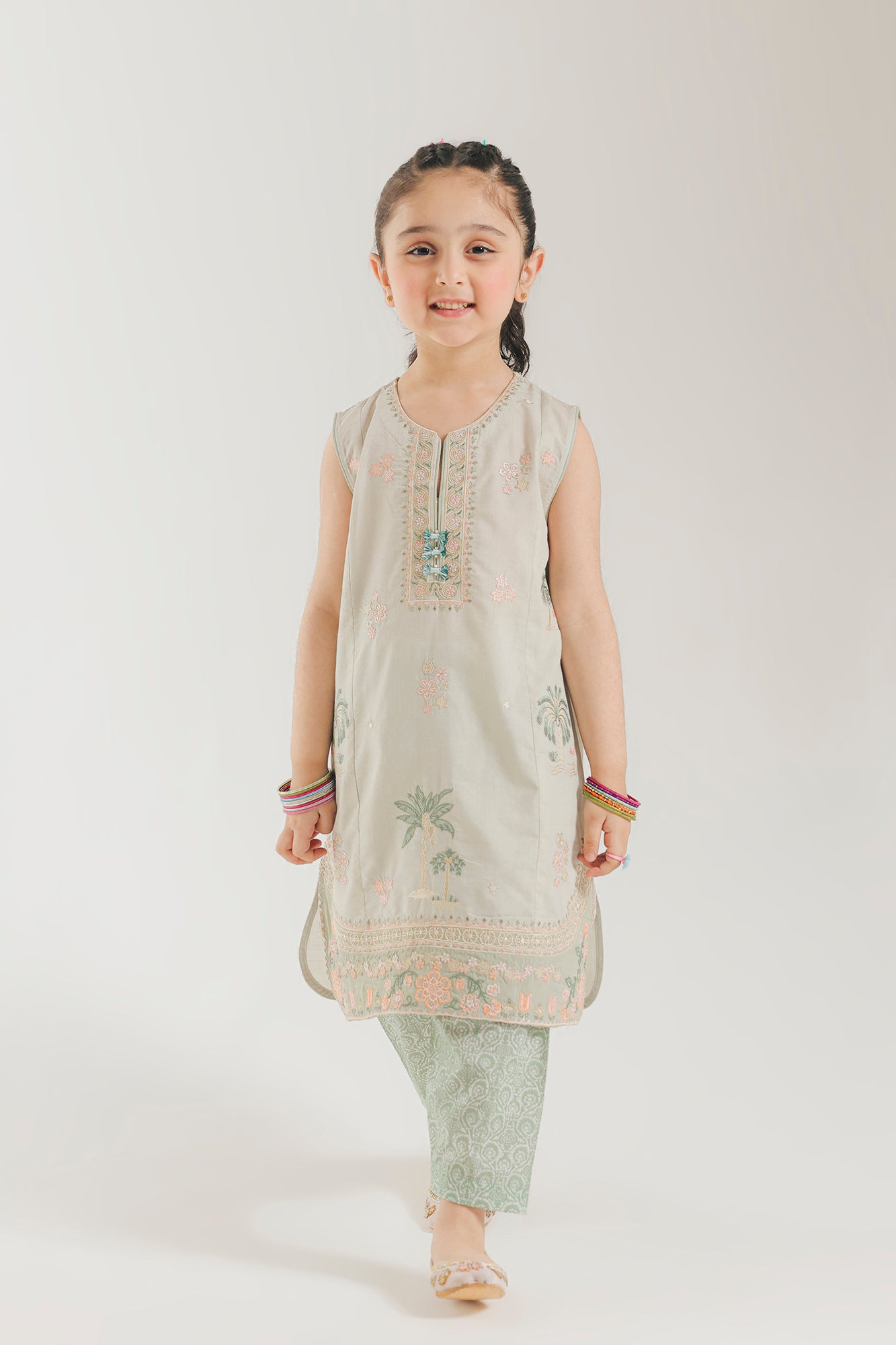 EMBROIDERED SUIT (E1520/402/817 E1520/302/817)