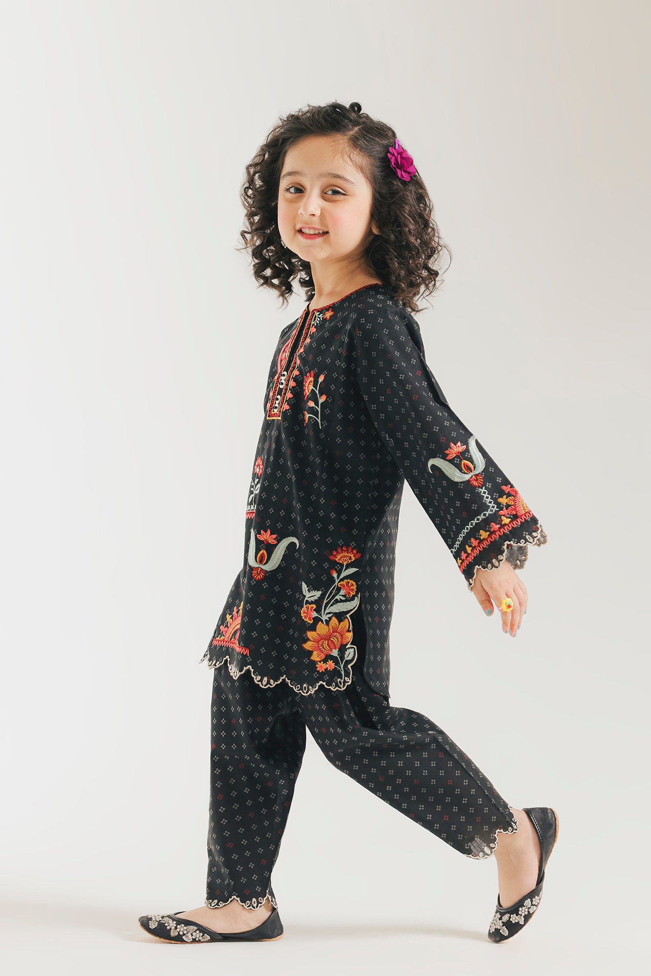 EMBROIDERED SUIT (E1533/402/902 E1533/302/902)