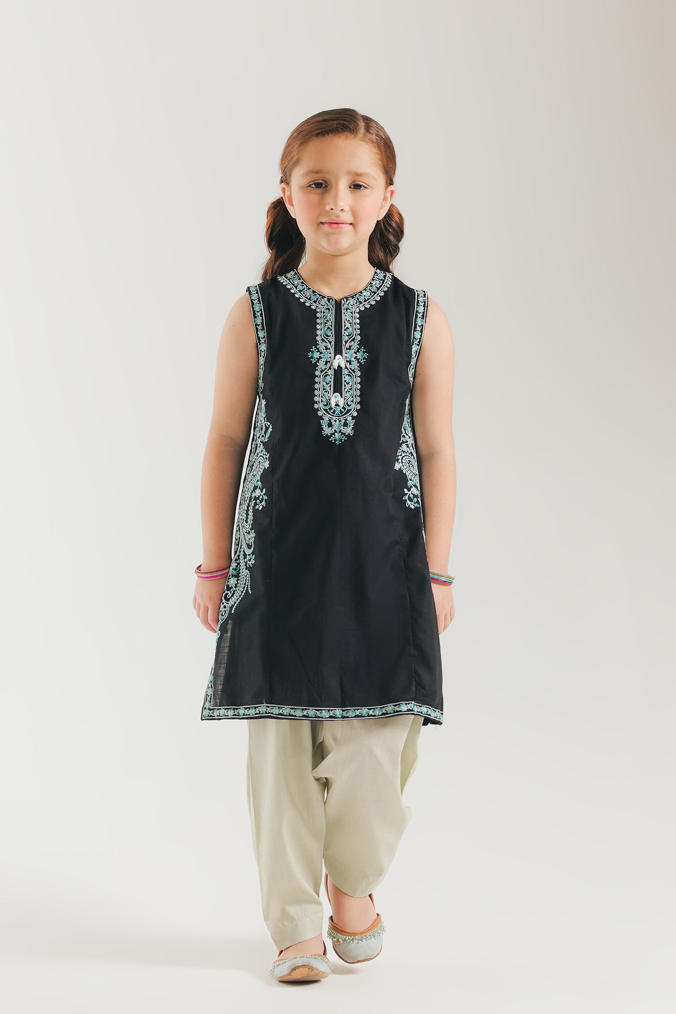 EMBROIDERED SUIT (E1535/402/901 E1535/302/901)