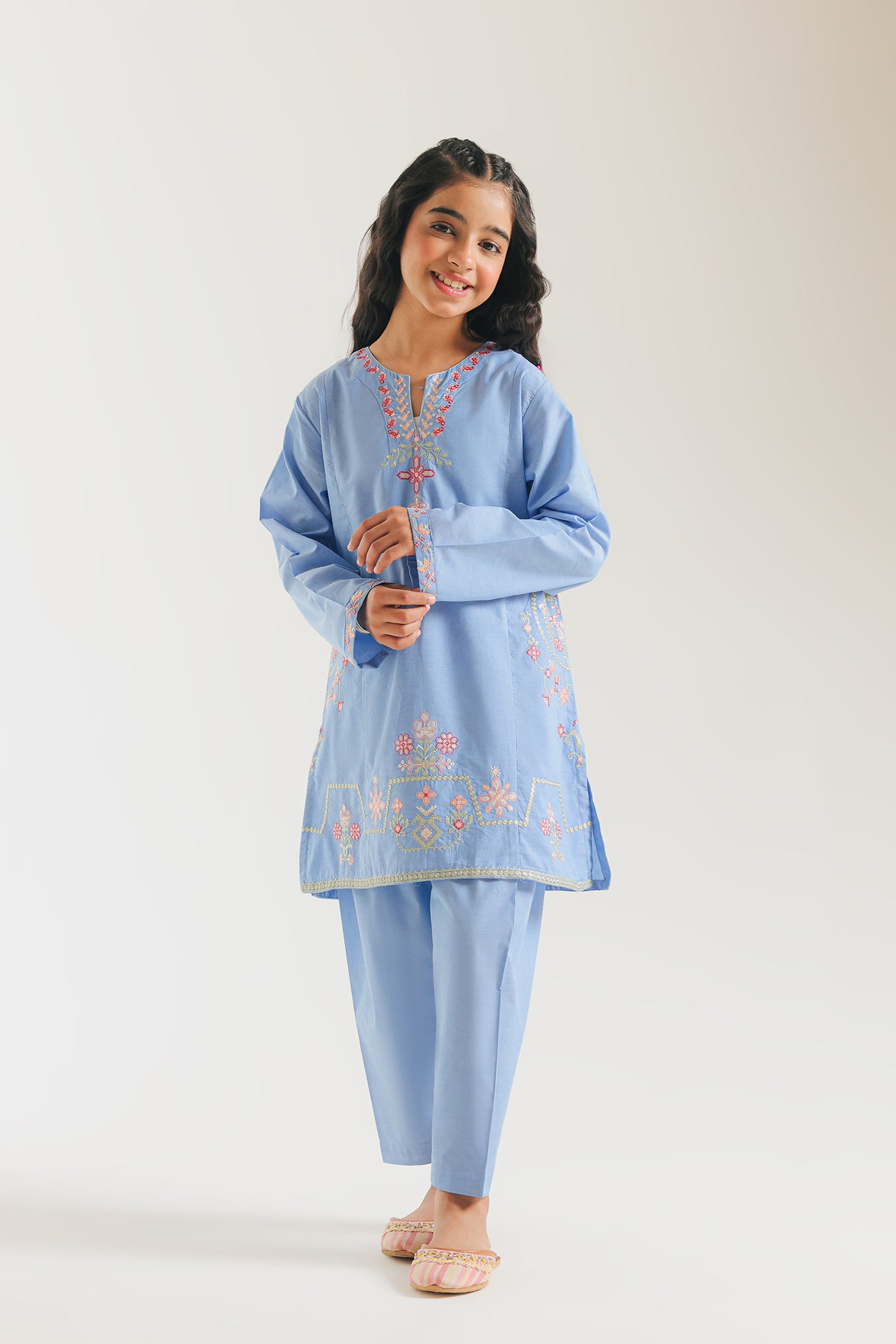 EMBROIDERED SUIT (E1548/402/630 E1548/302/630)