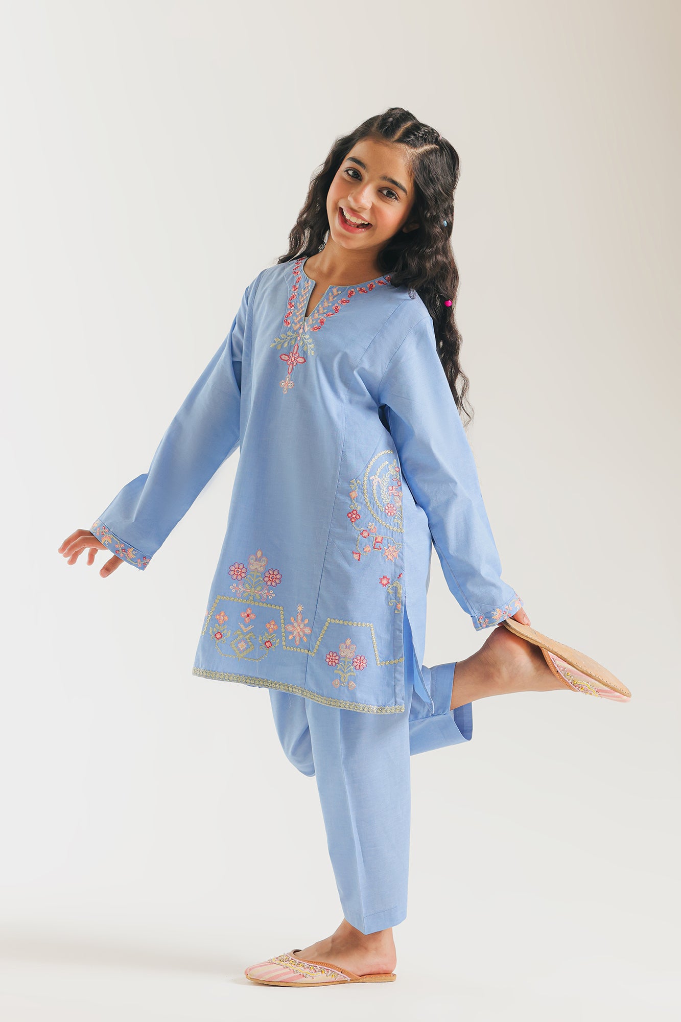 EMBROIDERED SUIT (E1548/402/630 E1548/302/630)