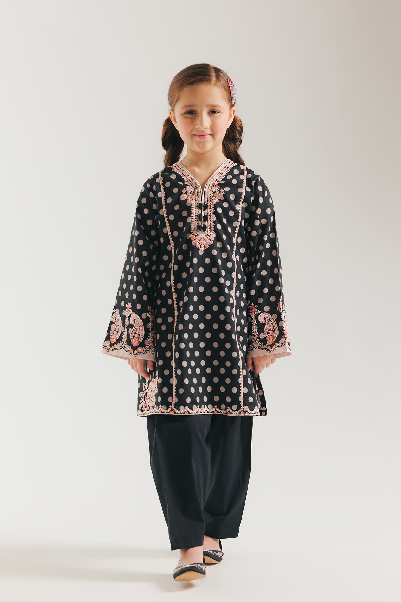 EMBROIDERED SUIT (E1549/402/901 E1549/302/901)