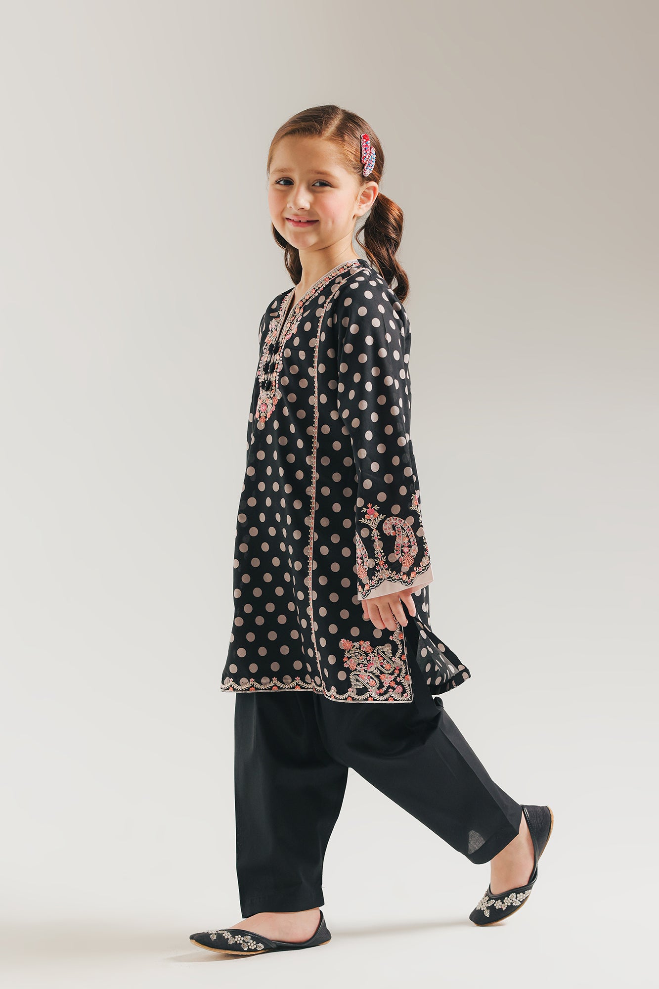 EMBROIDERED SUIT (E1549/402/901 E1549/302/901)