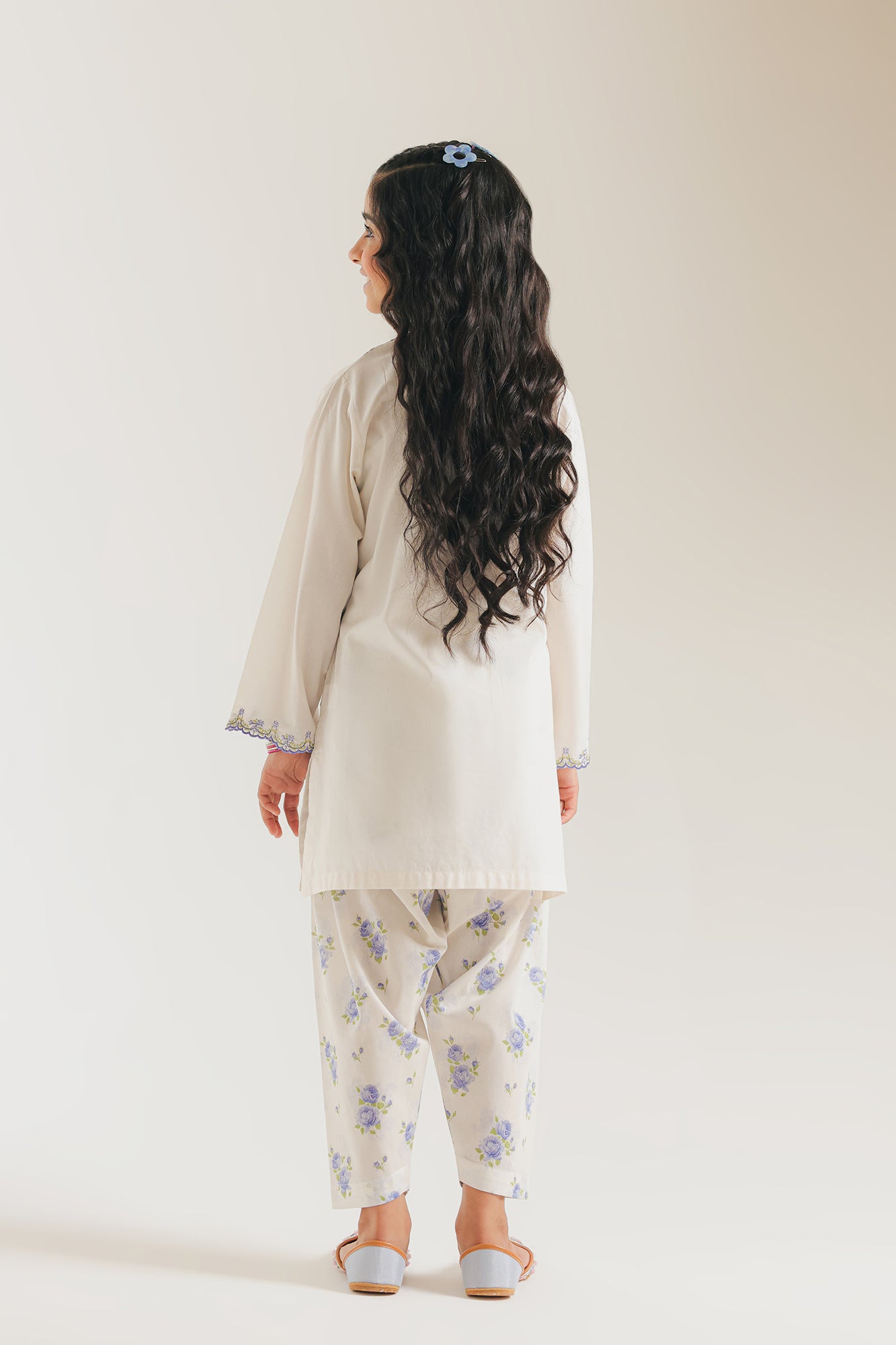 EMBROIDERED SUIT (E1550/402/004 E1550/302/004)