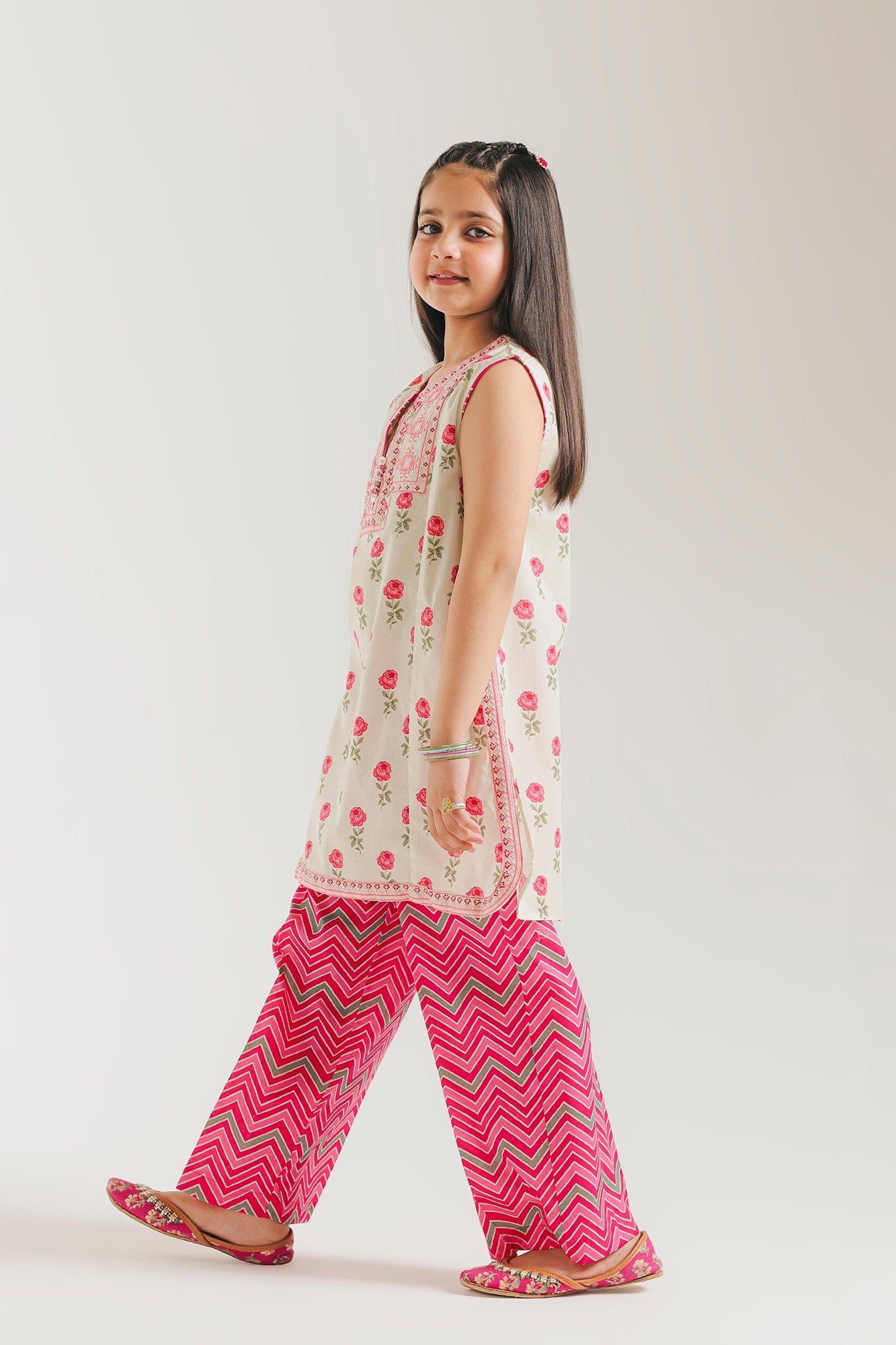 EMBROIDERED SUIT (E1554/402/004 E1554/302/004)