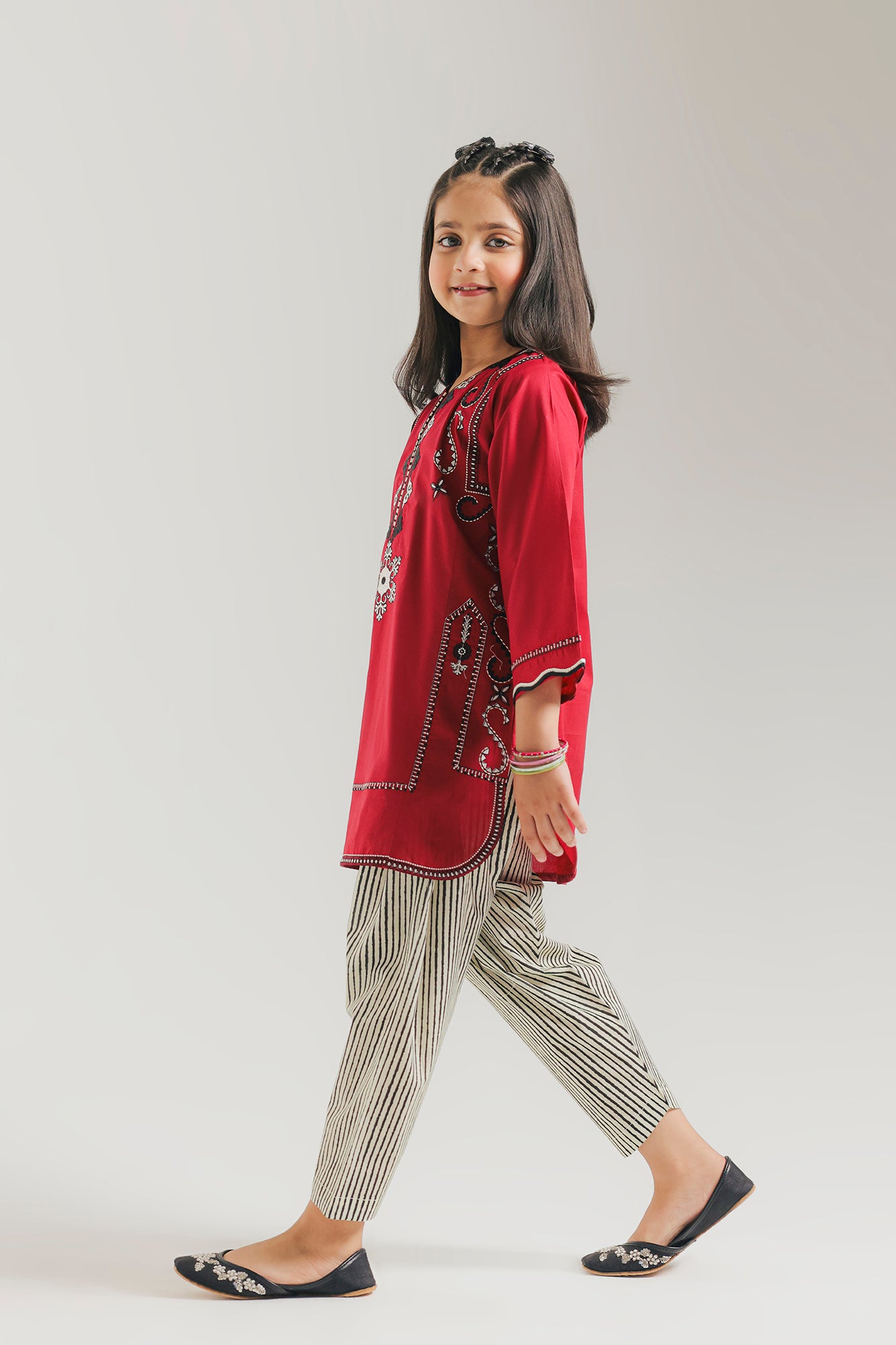 EMBROIDERED SUIT (E1568/402/416 E1568/302/416)