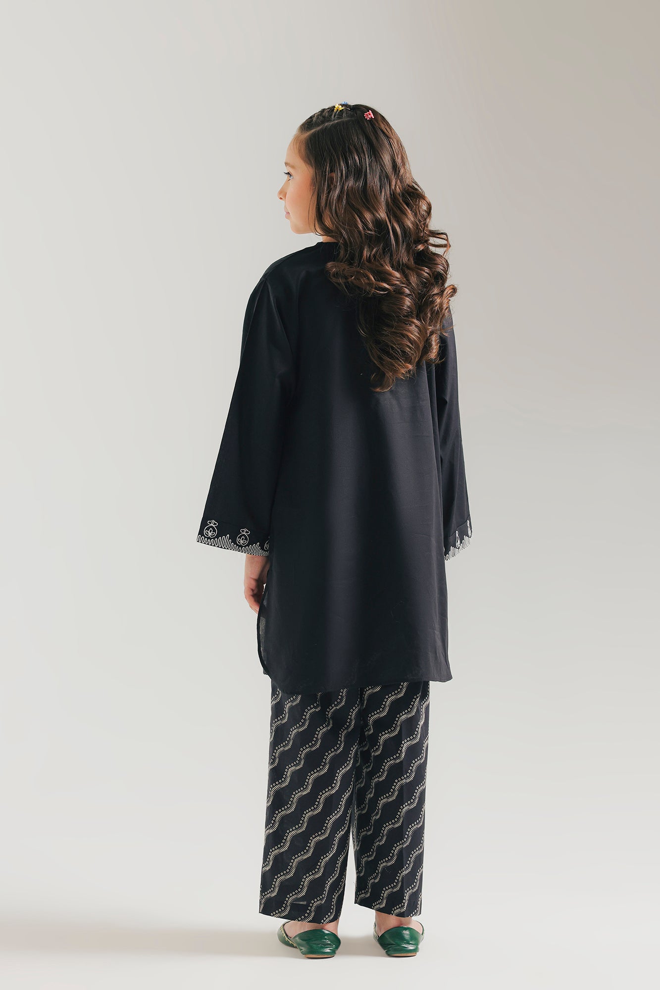 EMBROIDERED SUIT (E1581/402/902 E1581/302/902)