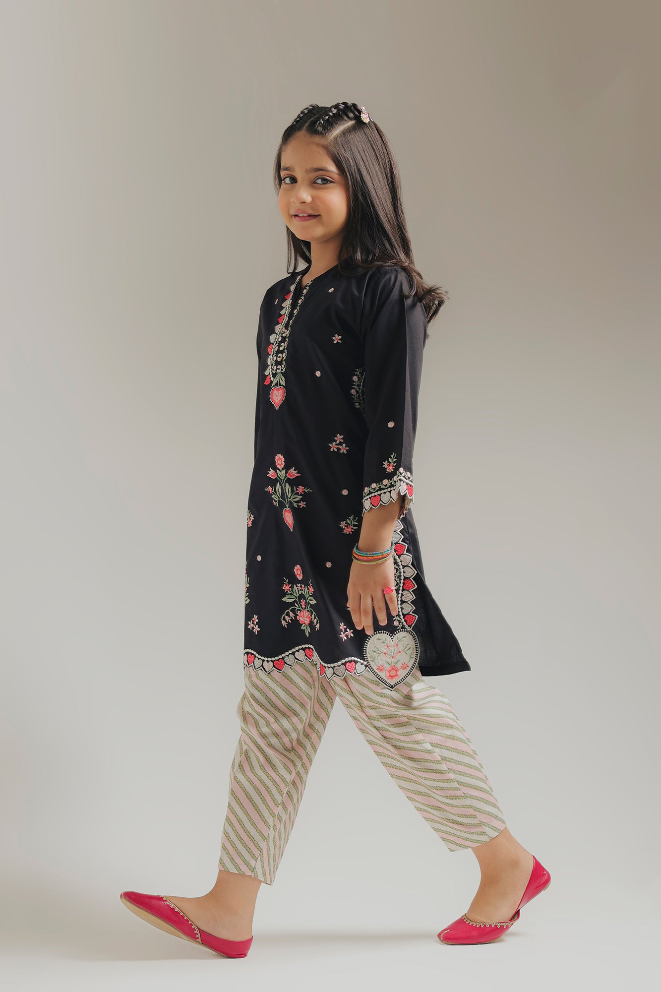 EMBROIDERED SUIT (E1584/402/901 E1584/302/901)