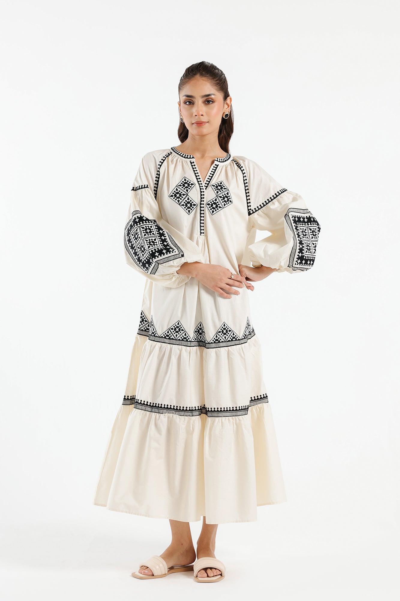 EMBROIDERED DRESS (E1588/108/002)