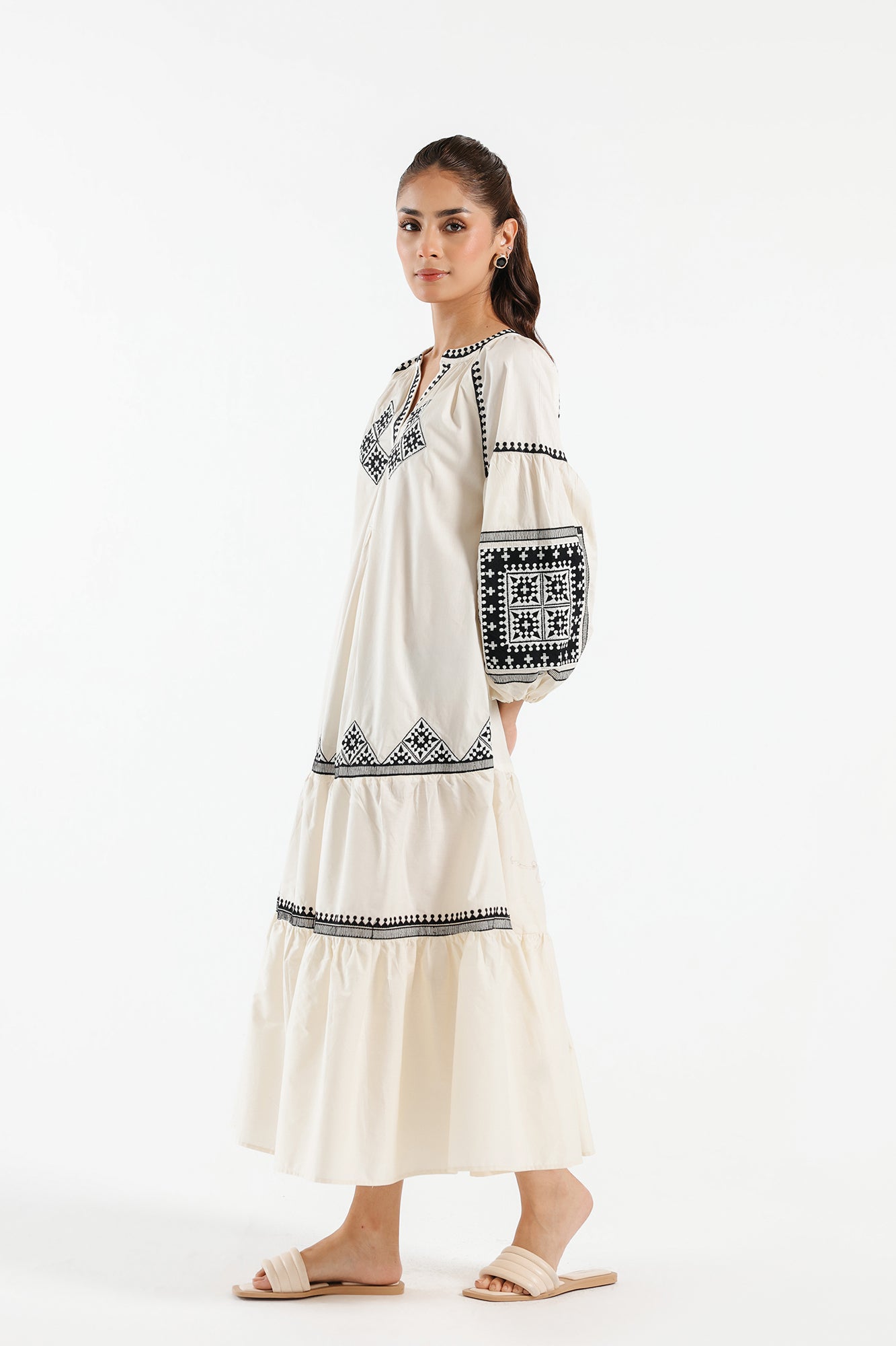 EMBROIDERED DRESS (E1588/108/002)