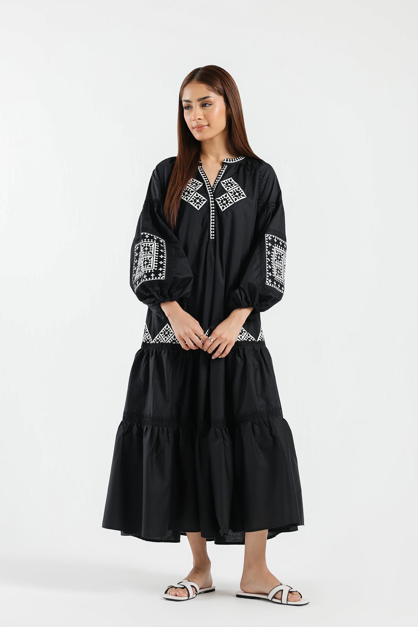 EMBROIDERED DRESS (E1588/108/902)