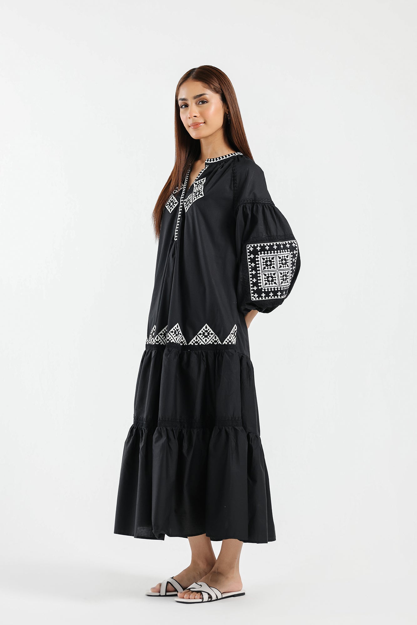 EMBROIDERED DRESS (E1588/108/902)