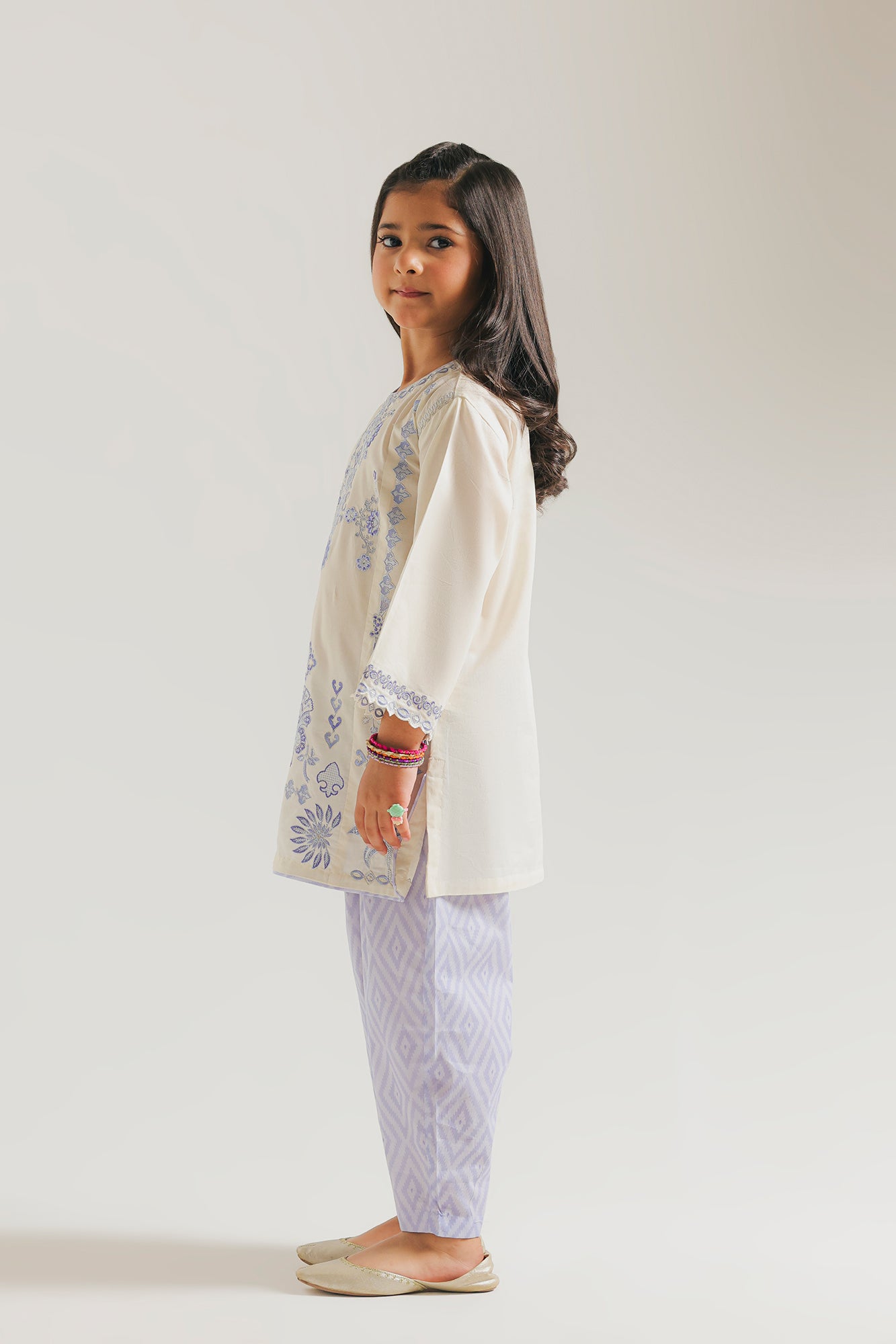 EMBROIDERED SUIT (E1610/402/001 E1610/302/001)
