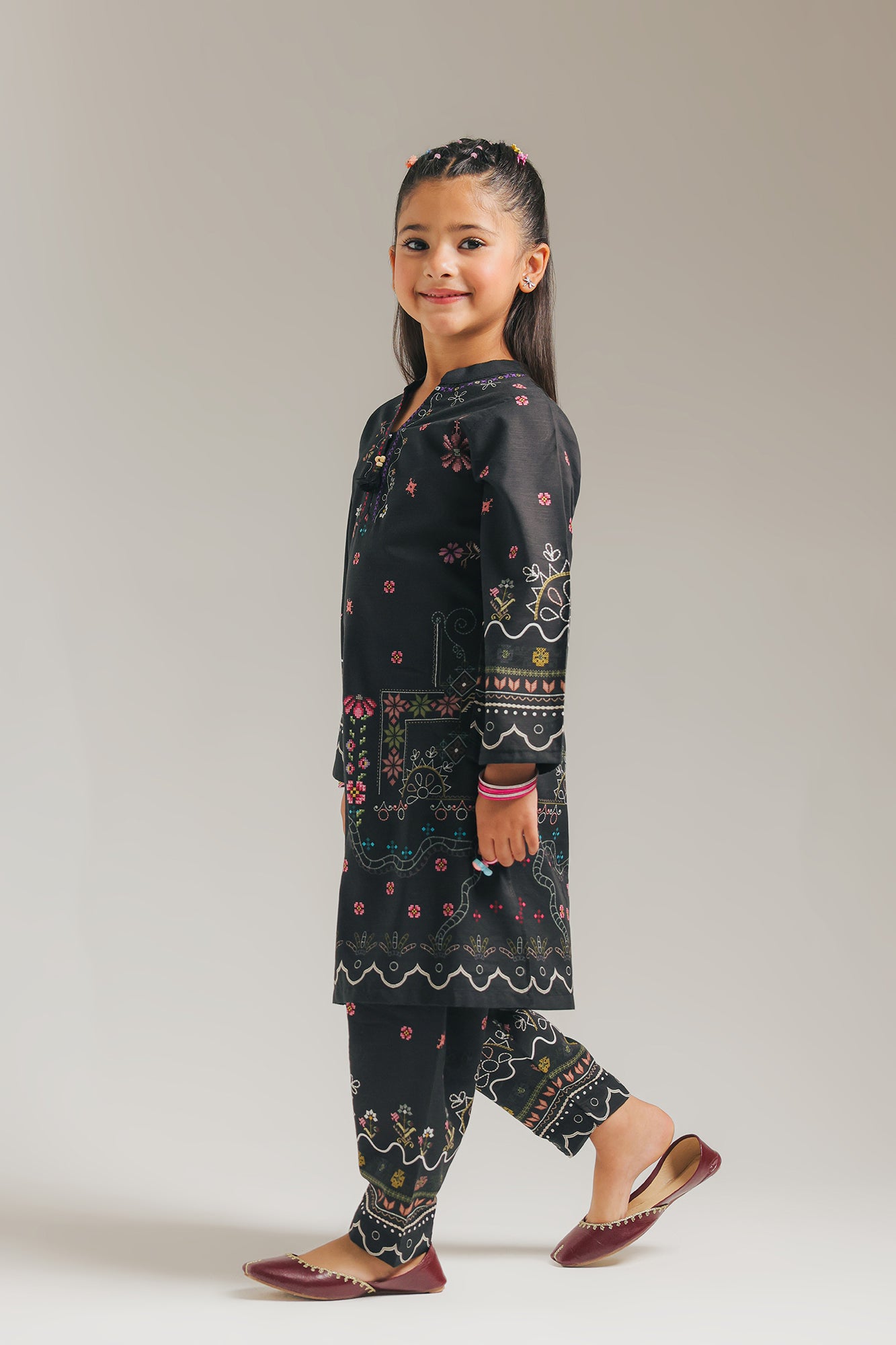 EMBROIDERED SUIT (E1664/402/901 E1664/302/901)