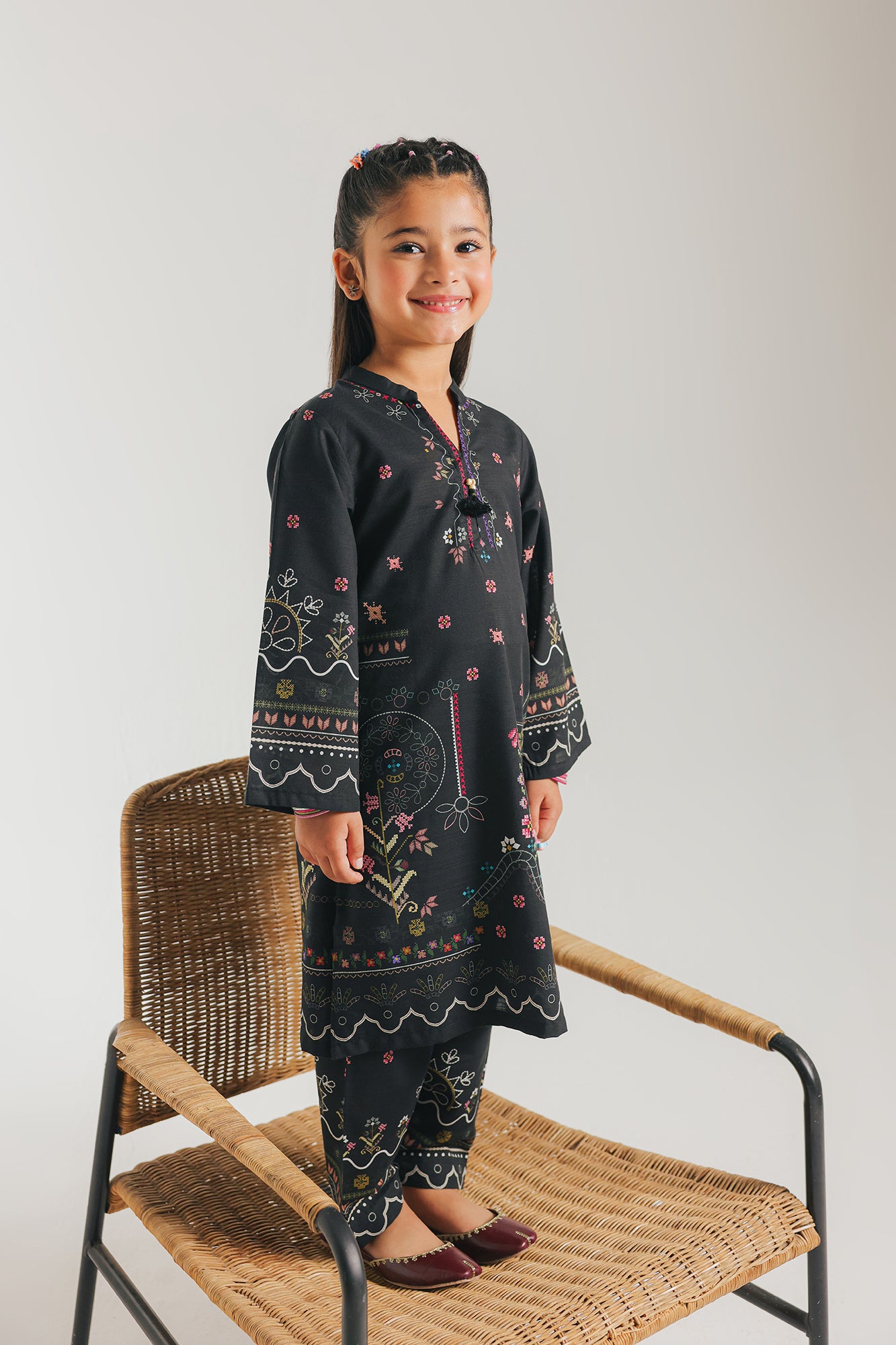 EMBROIDERED SUIT (E1664/402/901 E1664/302/901)