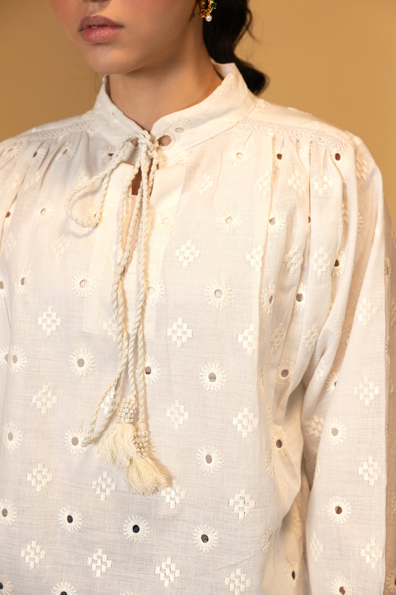 EMBROIDERED TOP (E1690/108/002)