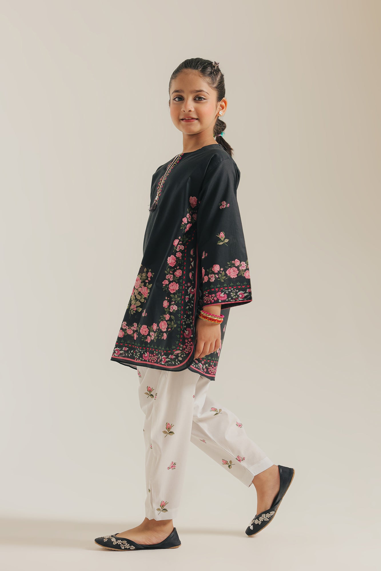 EMBROIDERED SUIT (E1696/402/901 E1696/302/901)
