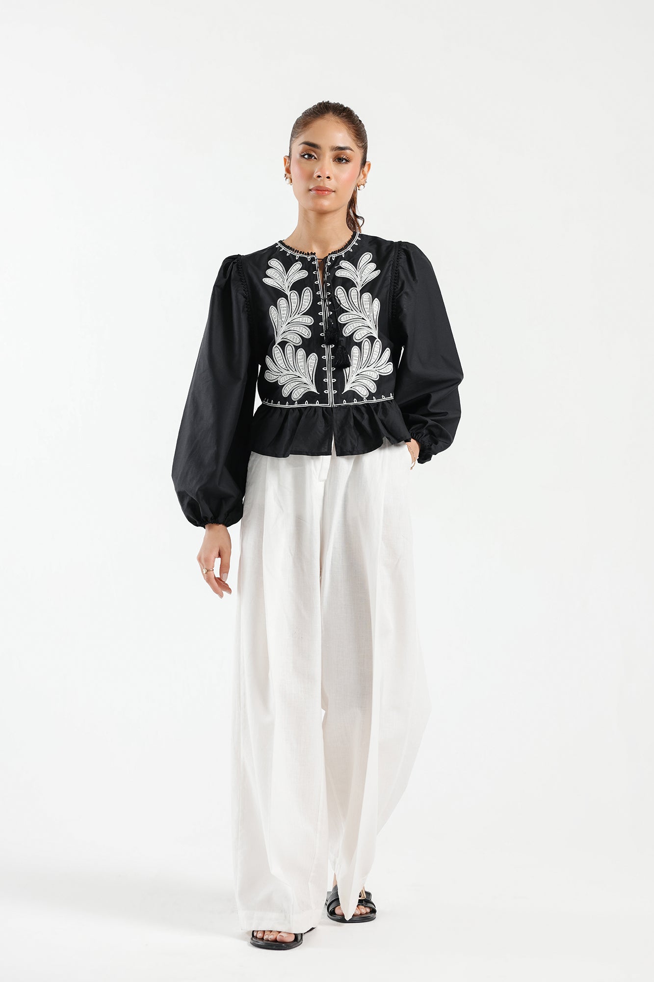 EMBROIDERED TOP (E1734/108/902)