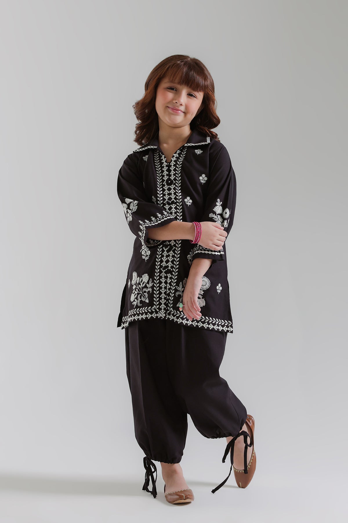 EMBROIDERED SUIT (E1845-402-902 E1845-302-902)
